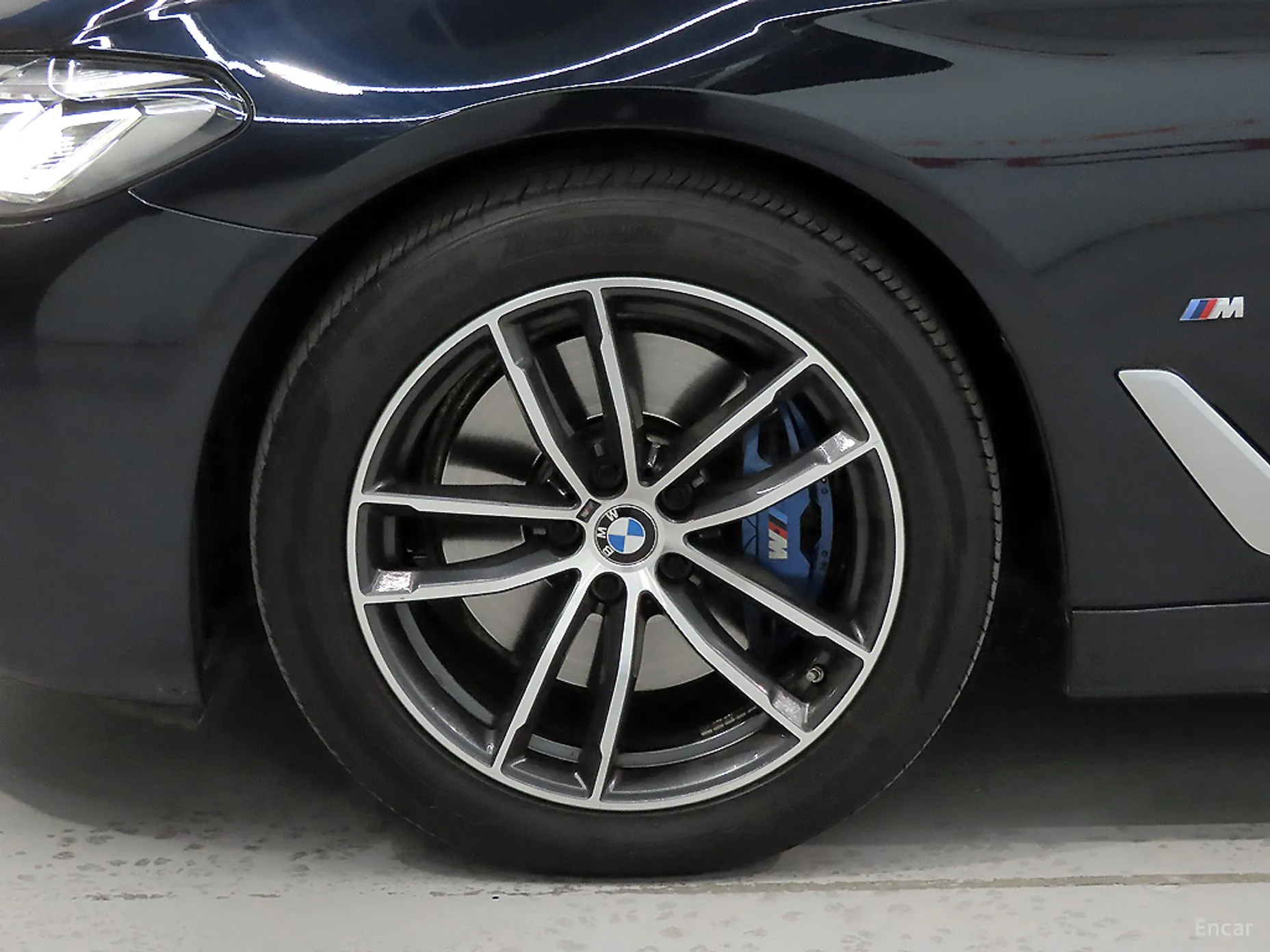 BMW 5 Series (G30) превью 5