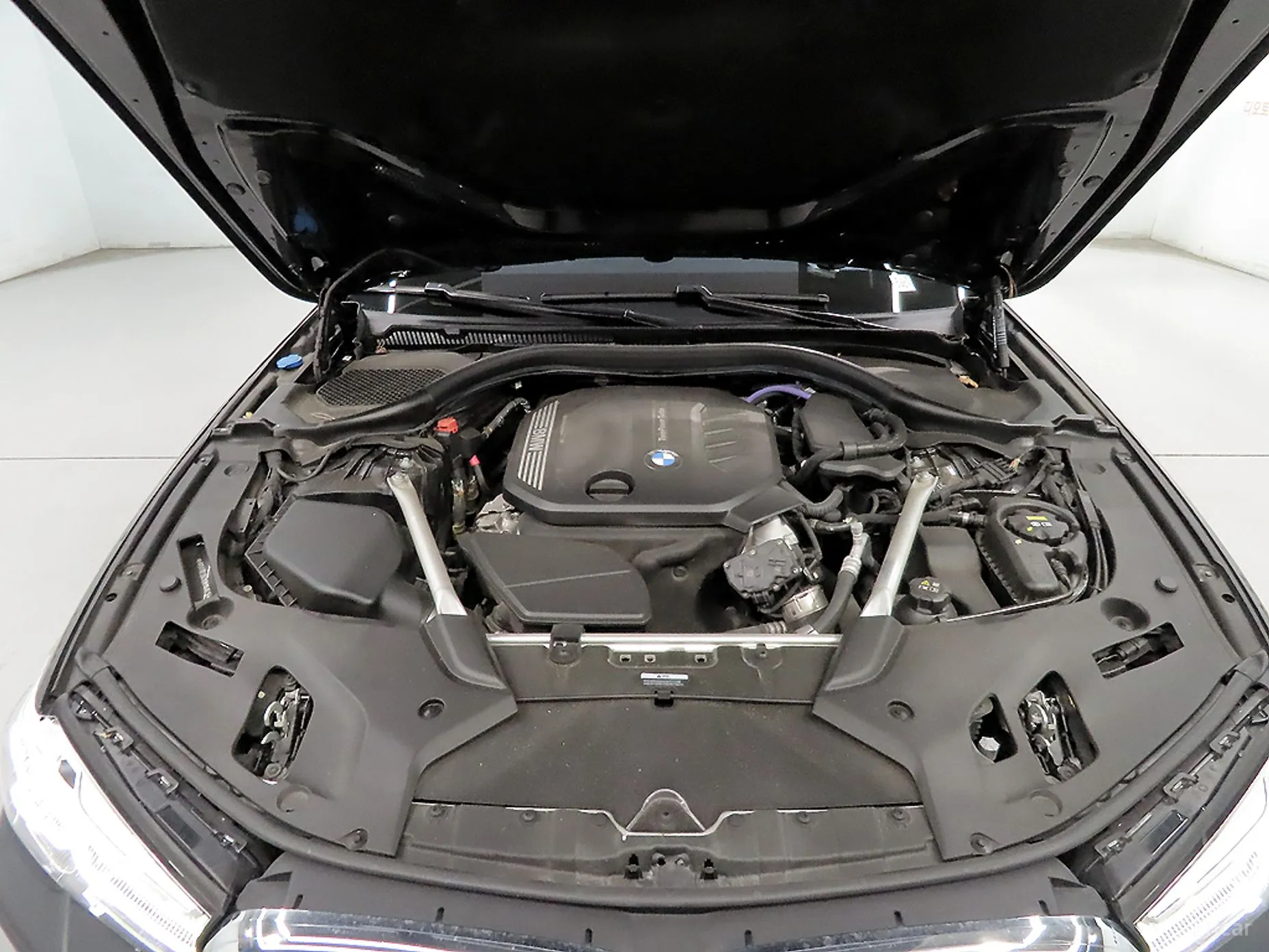 BMW 5 Series (G30) превью 6
