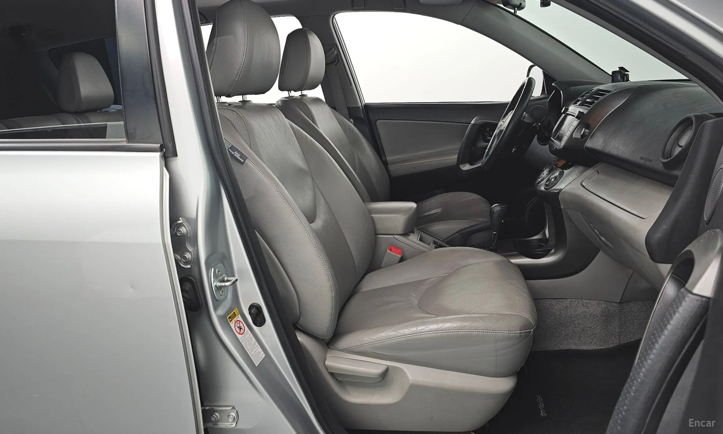 Toyota RAV4 превью 10