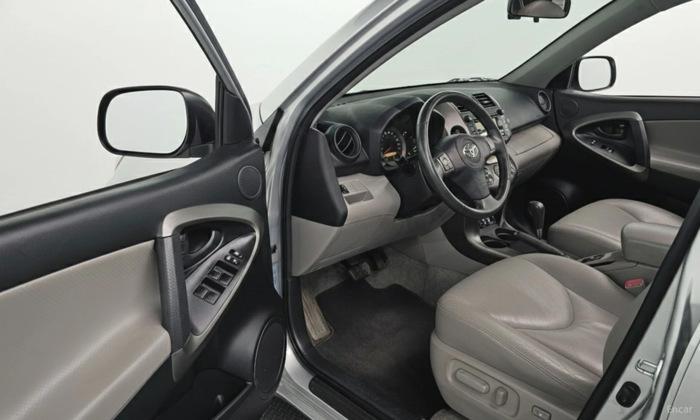 Toyota RAV4 превью 11