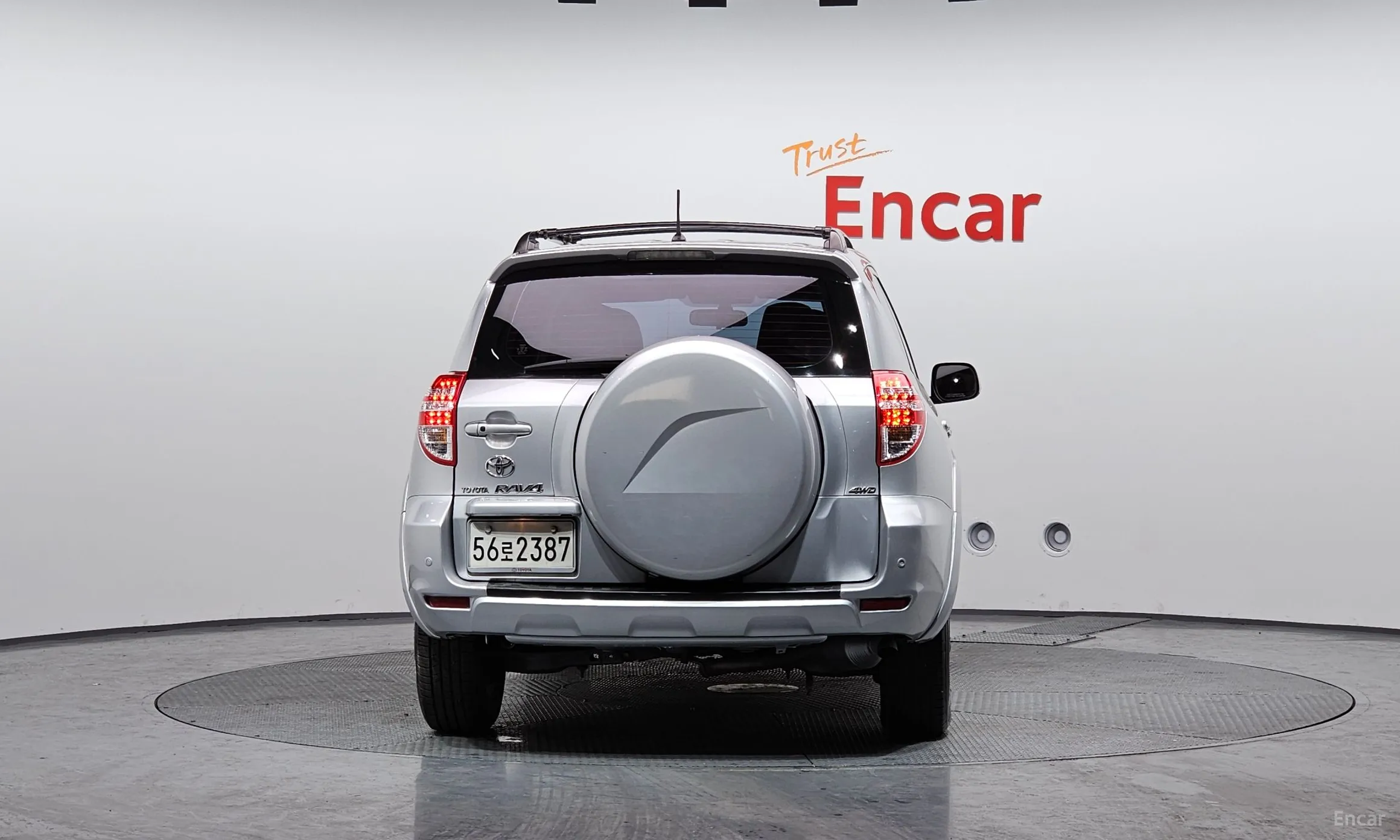 Toyota RAV4 превью 4
