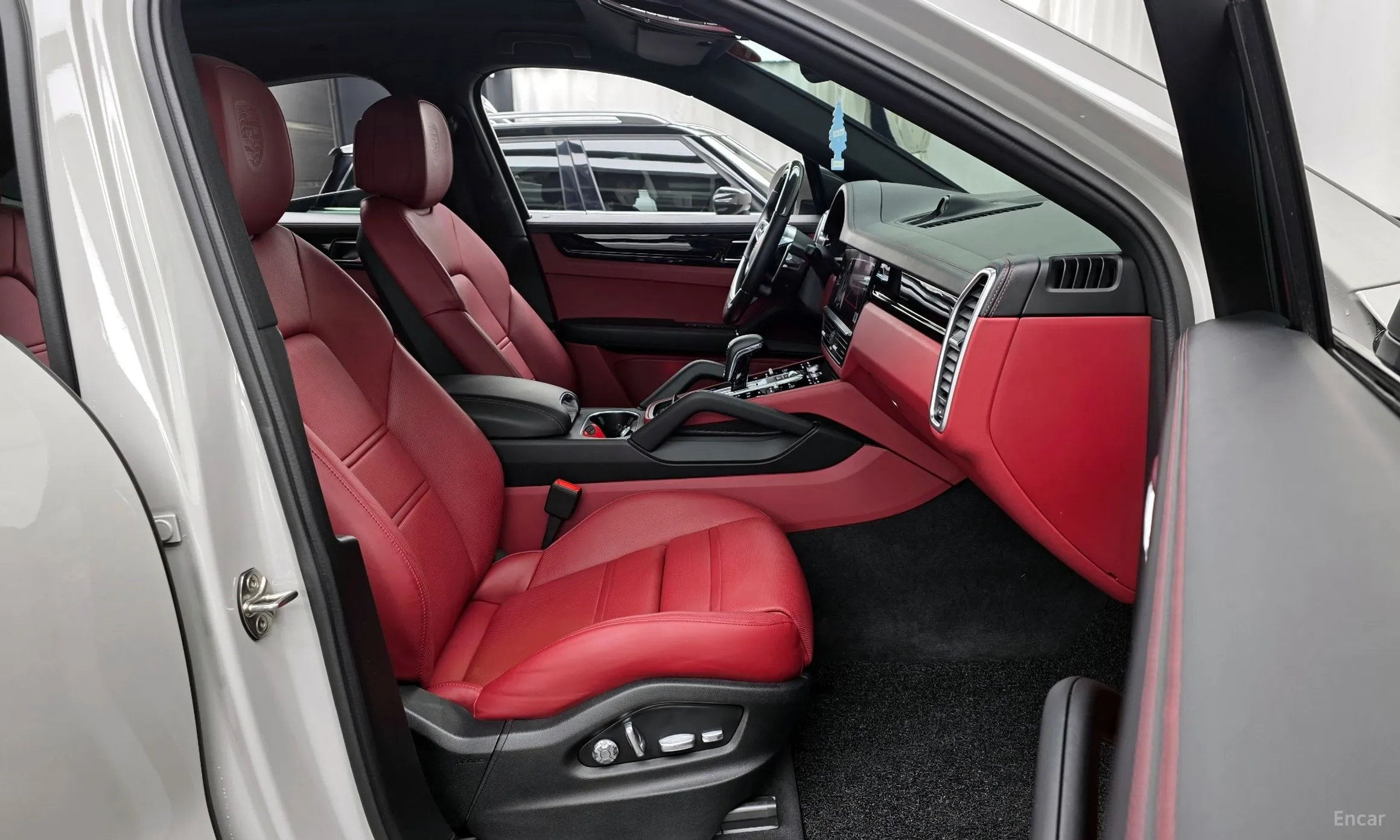 Porsche Cayenne (PO536) превью 11