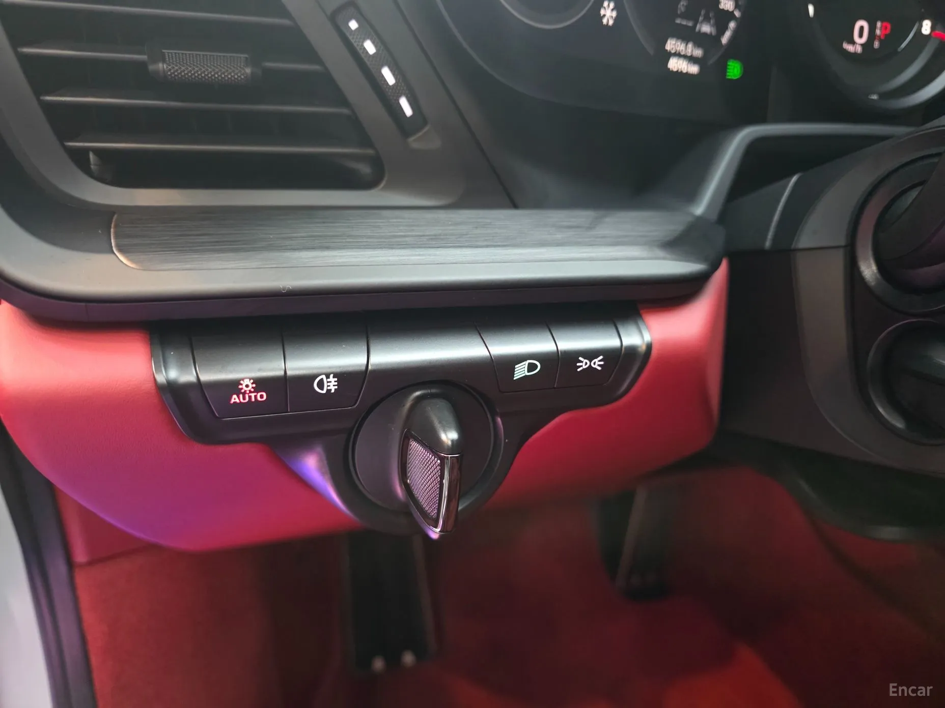 Porsche 911 (992) превью 15