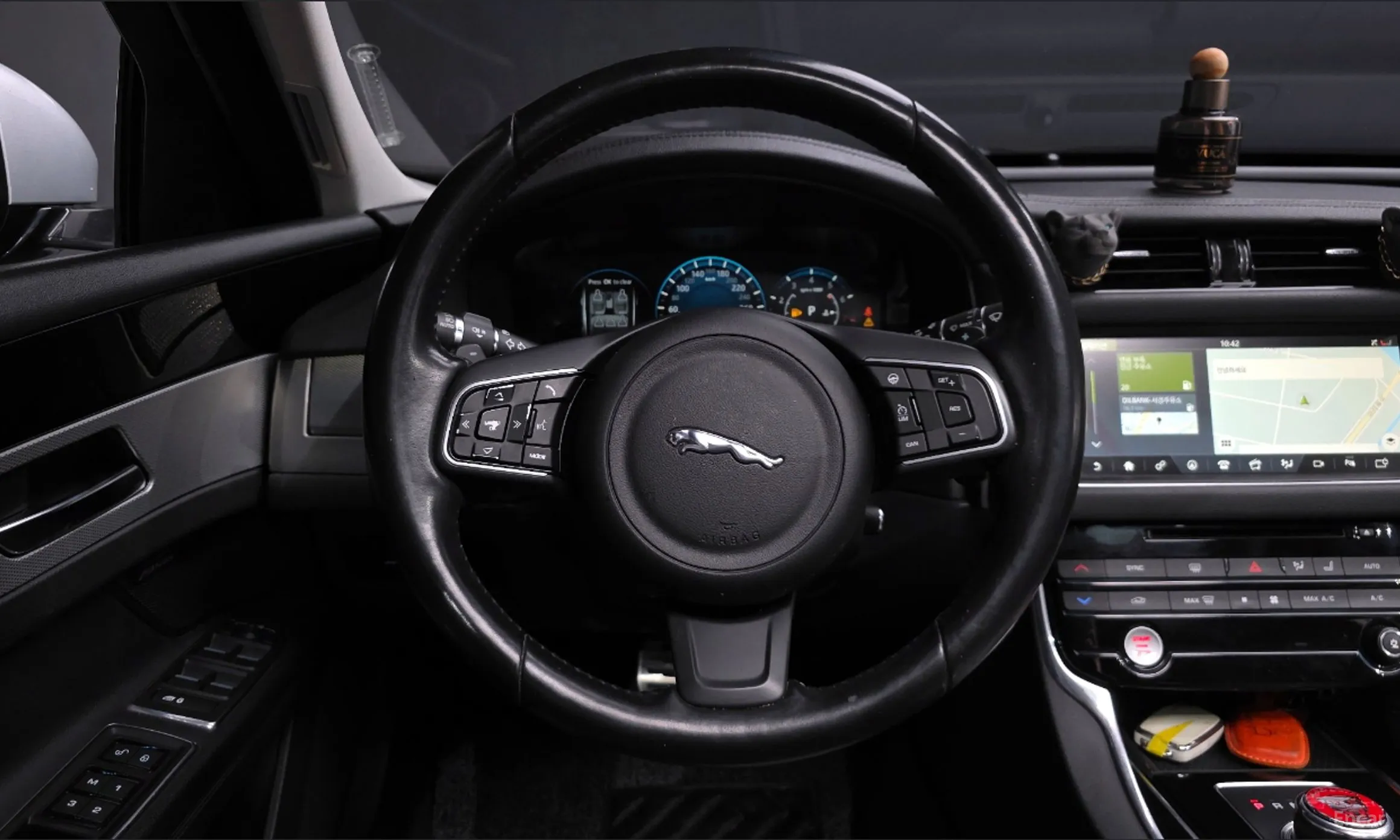 Jaguar XF (x260) превью 13