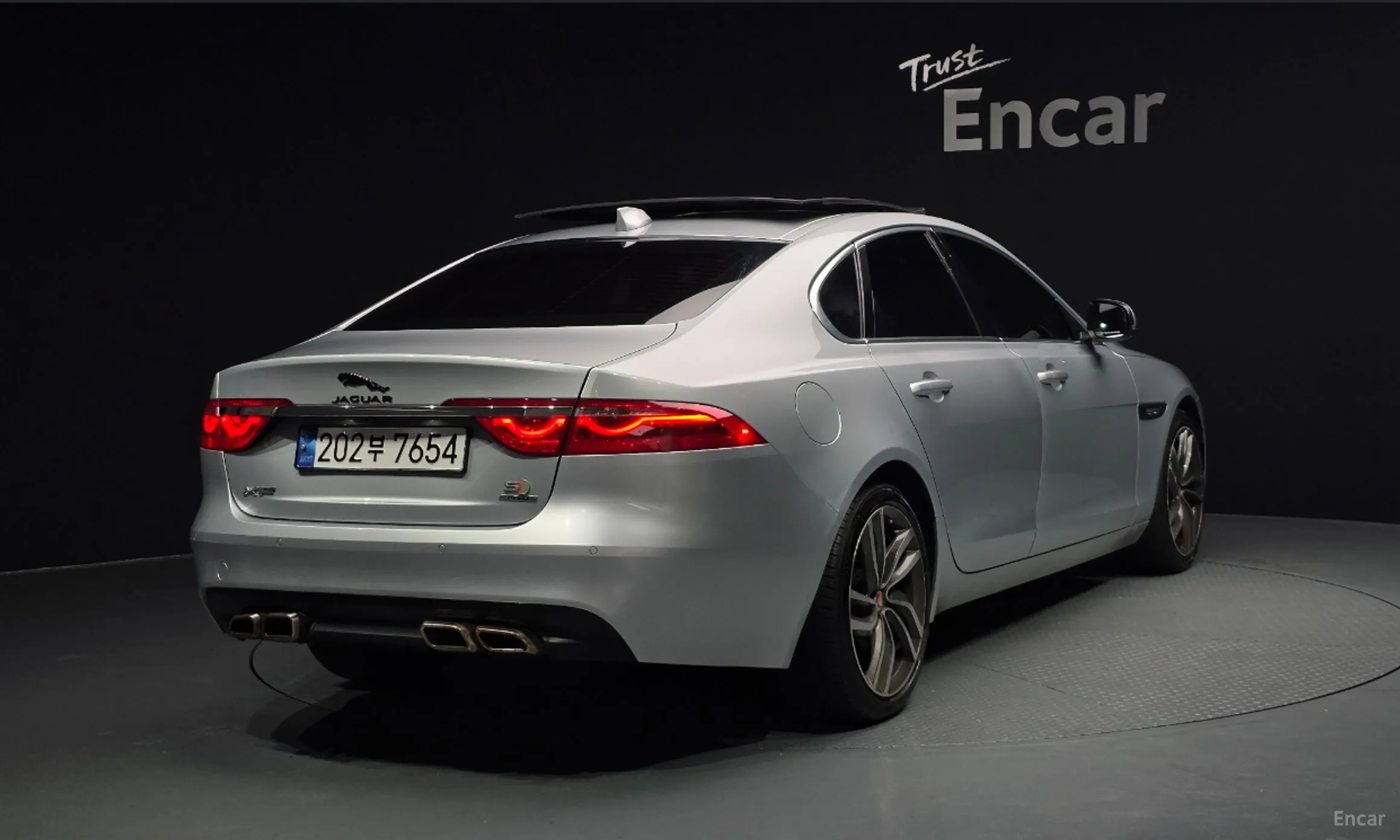 Jaguar XF (x260)