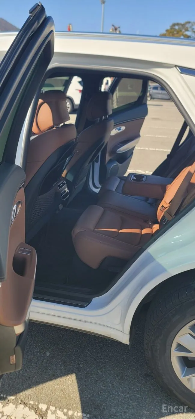Genesis GV70 превью 11