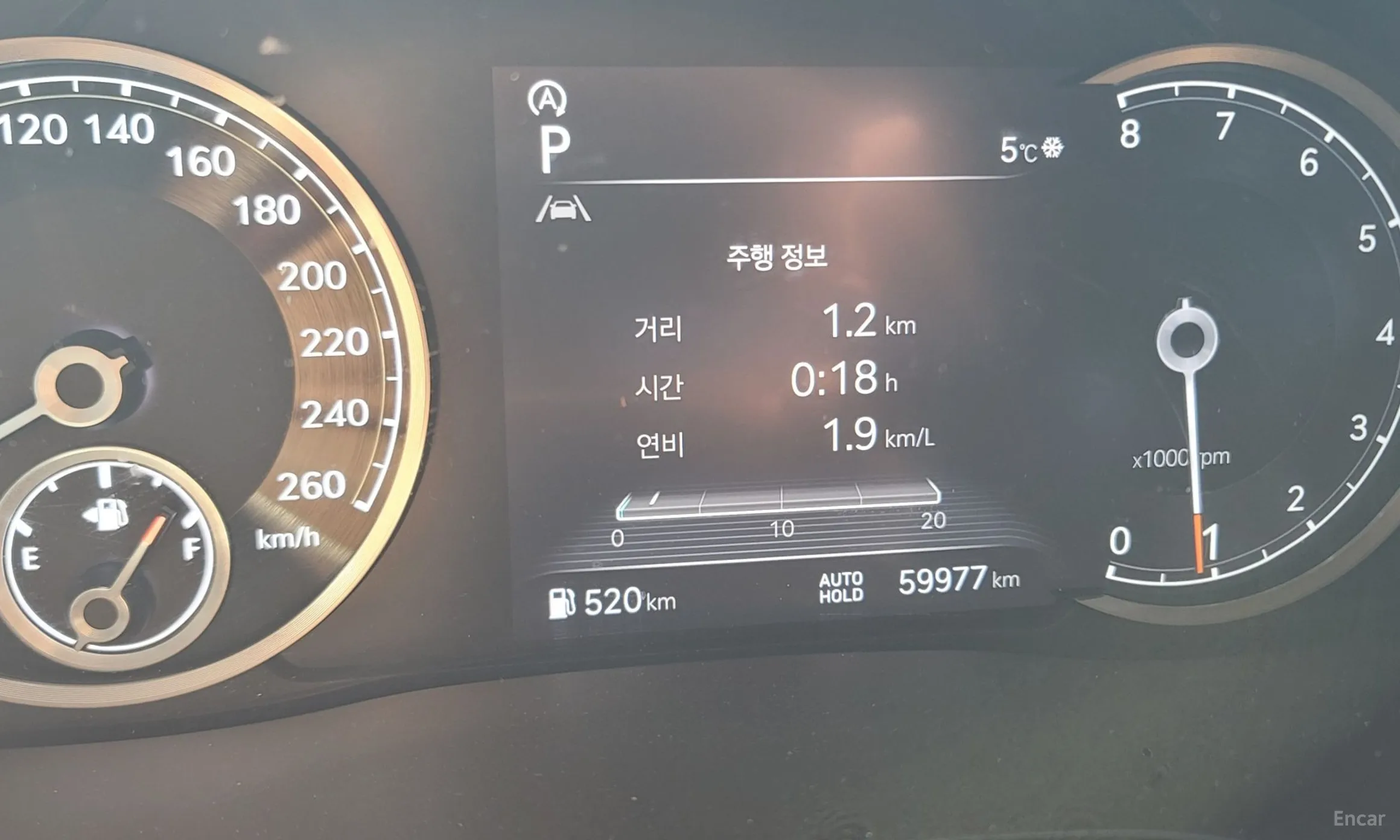 Genesis GV70 превью 15
