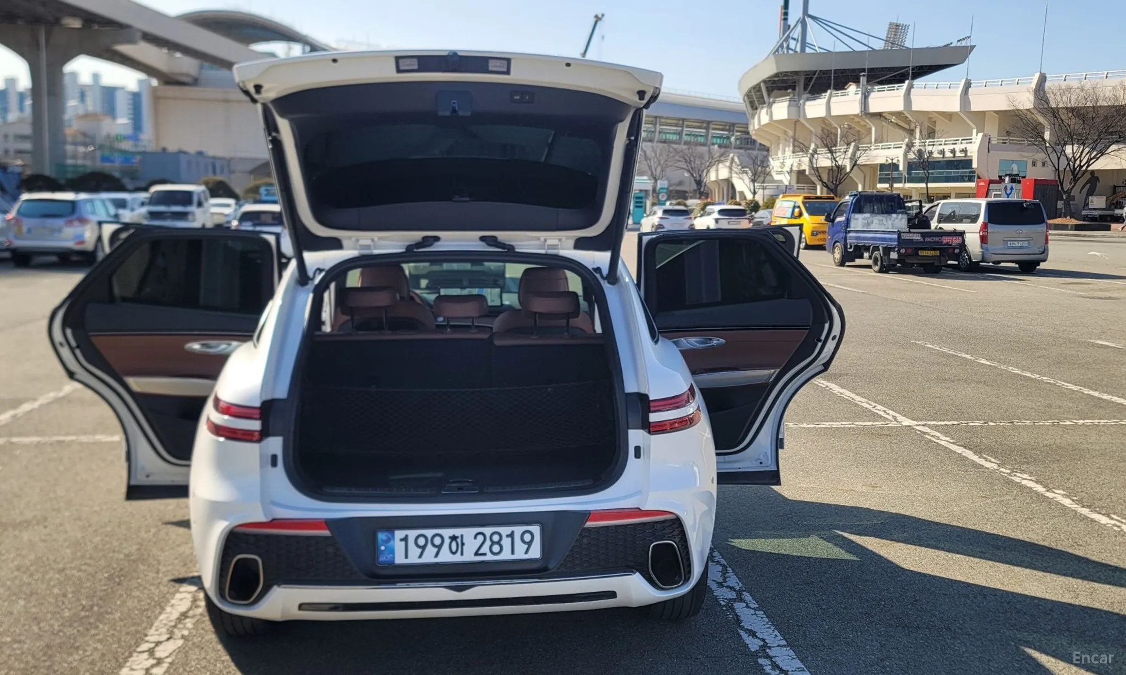 Genesis GV70 превью 19