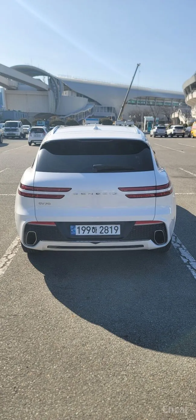 Genesis GV70 превью 9
