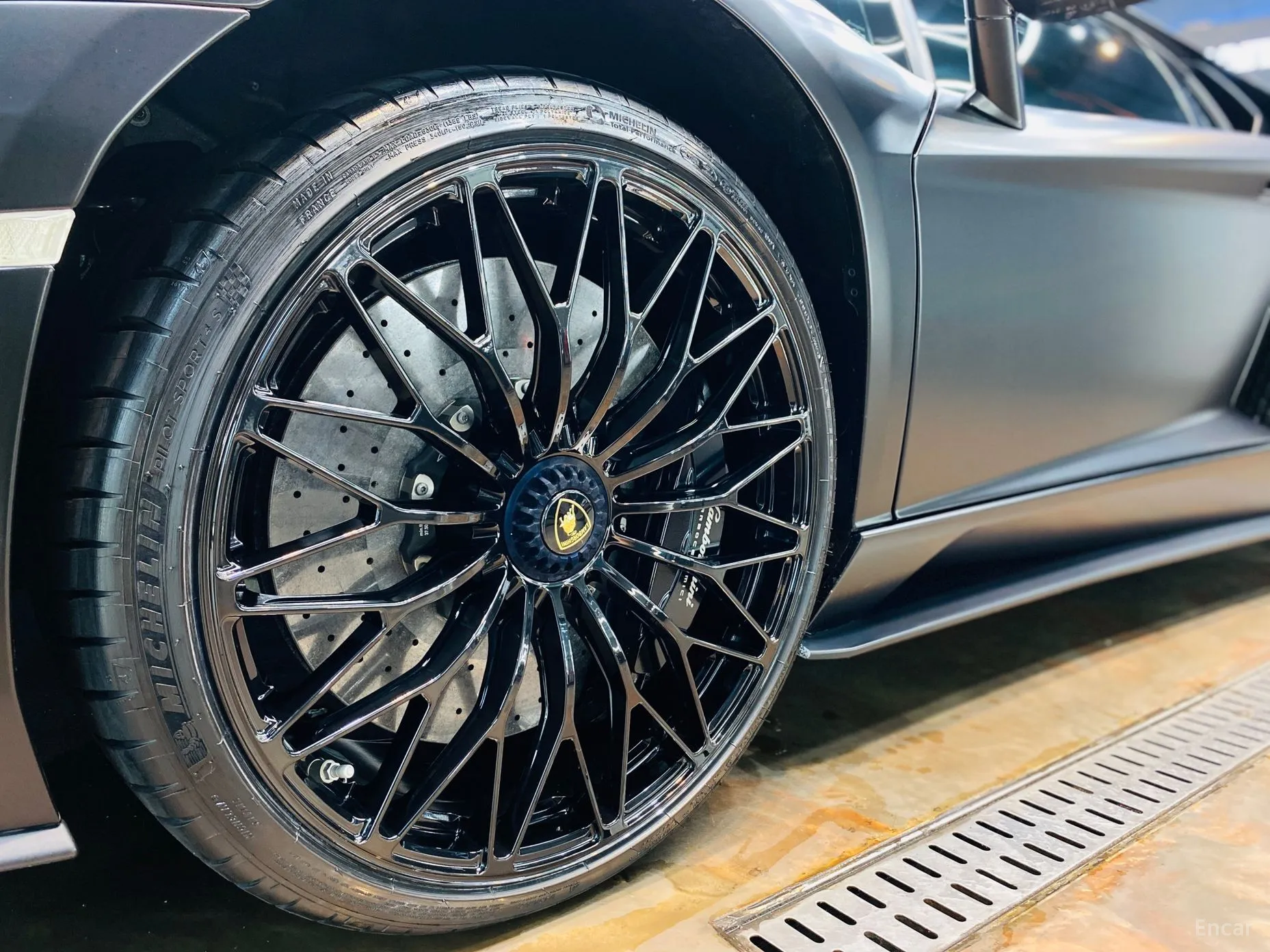 Lamborghini Aventador превью 7