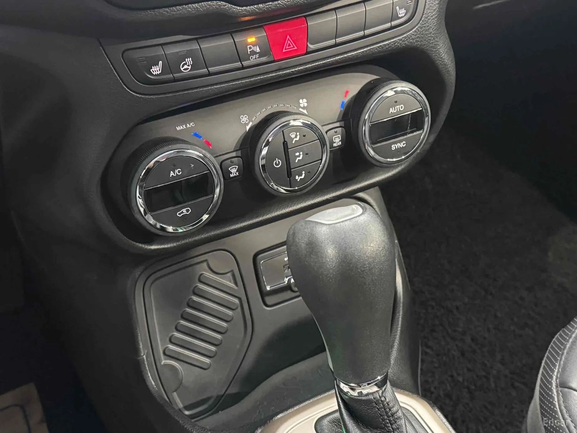 Jeep Renegade превью 13