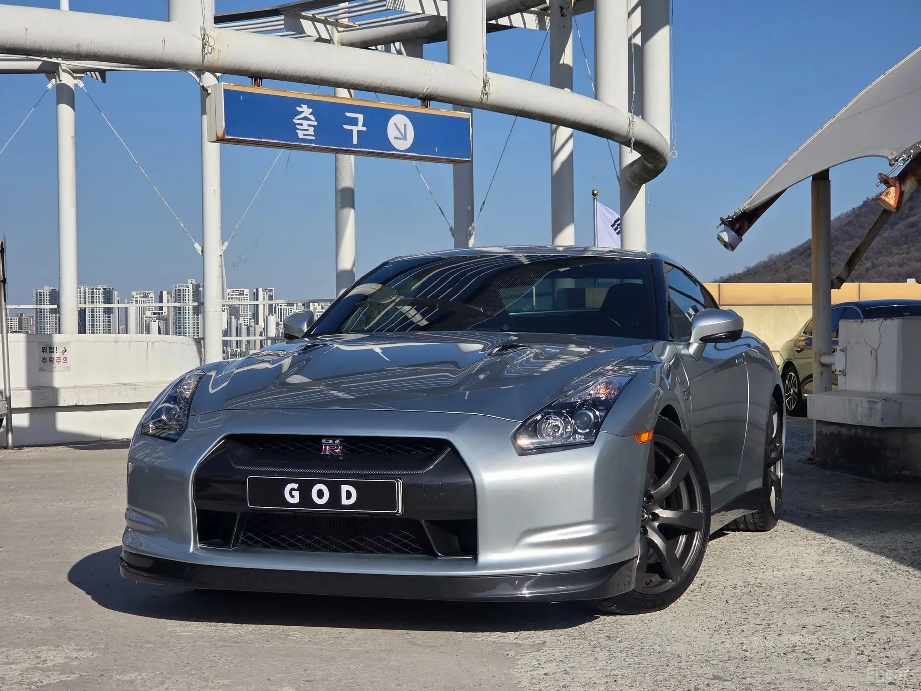 Nissan GT-R