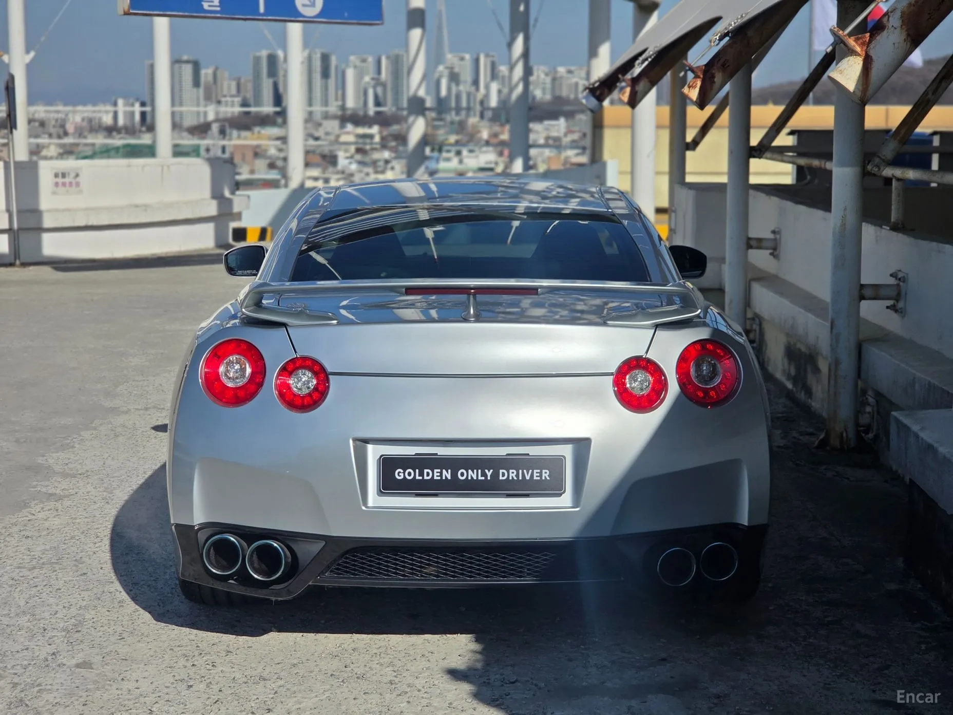 Nissan GT-R