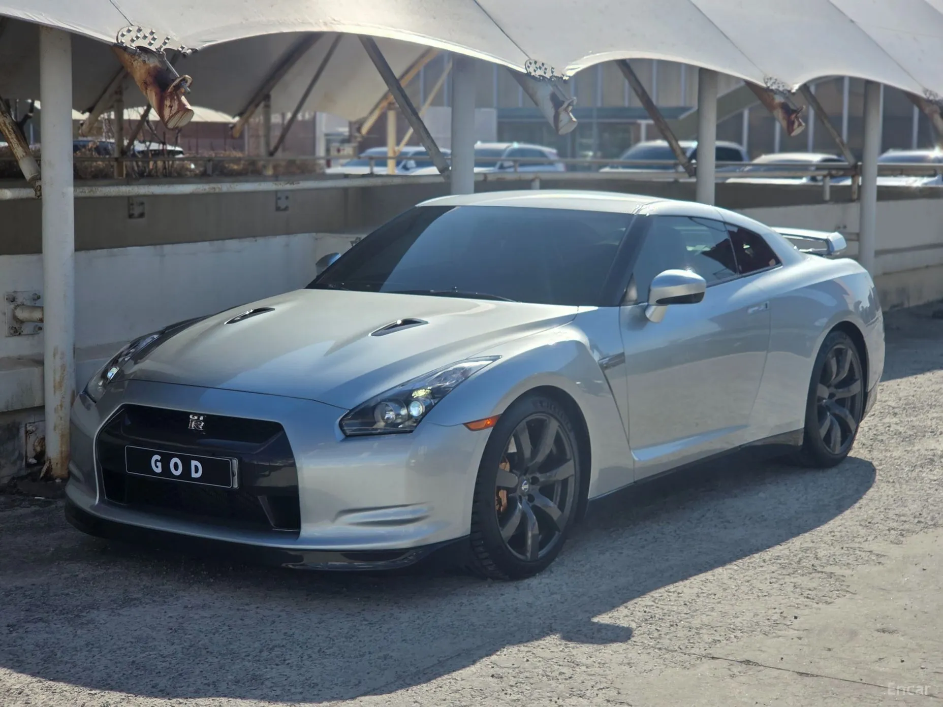 Nissan GT-R превью 19