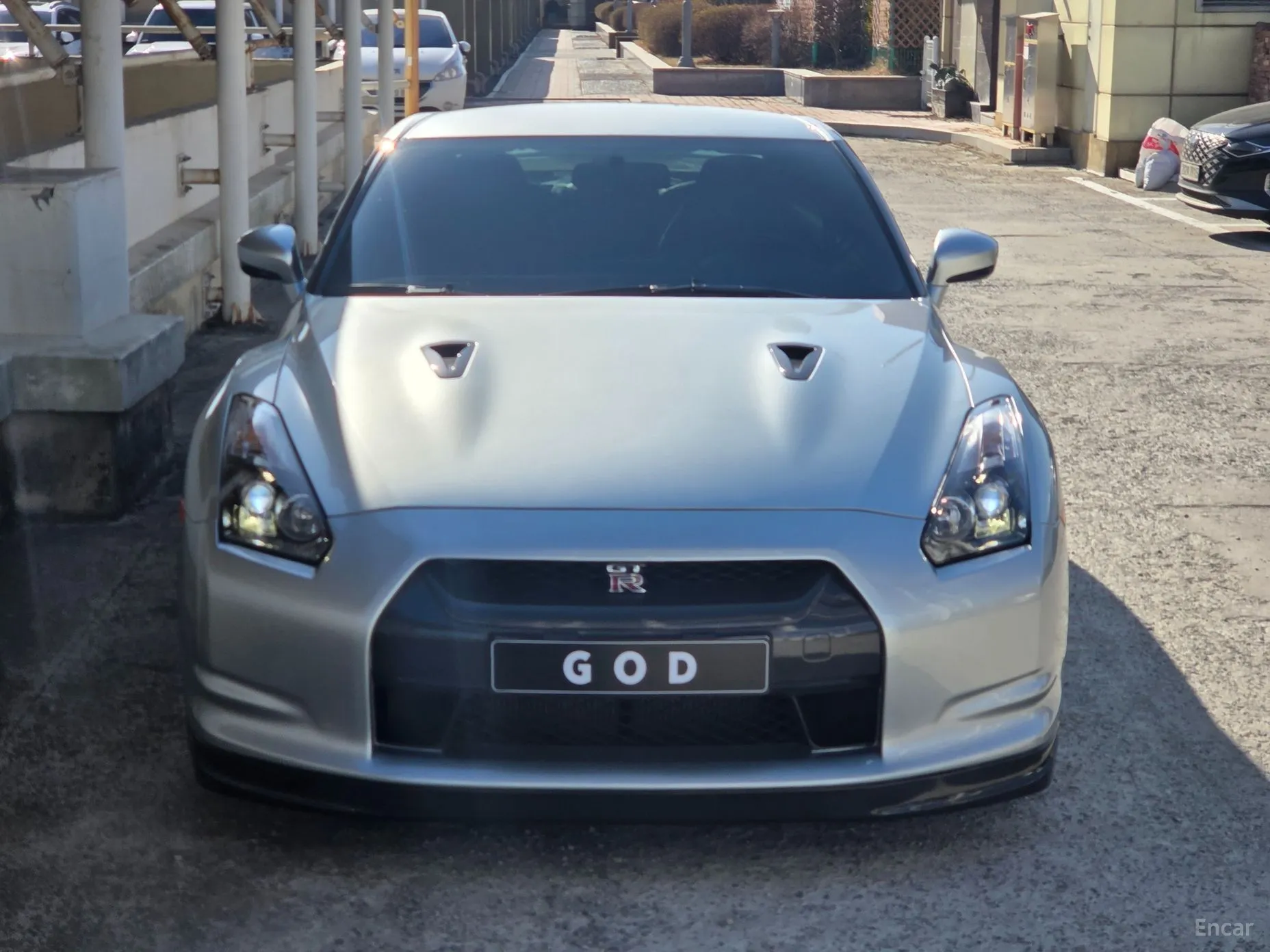 Nissan GT-R превью 3