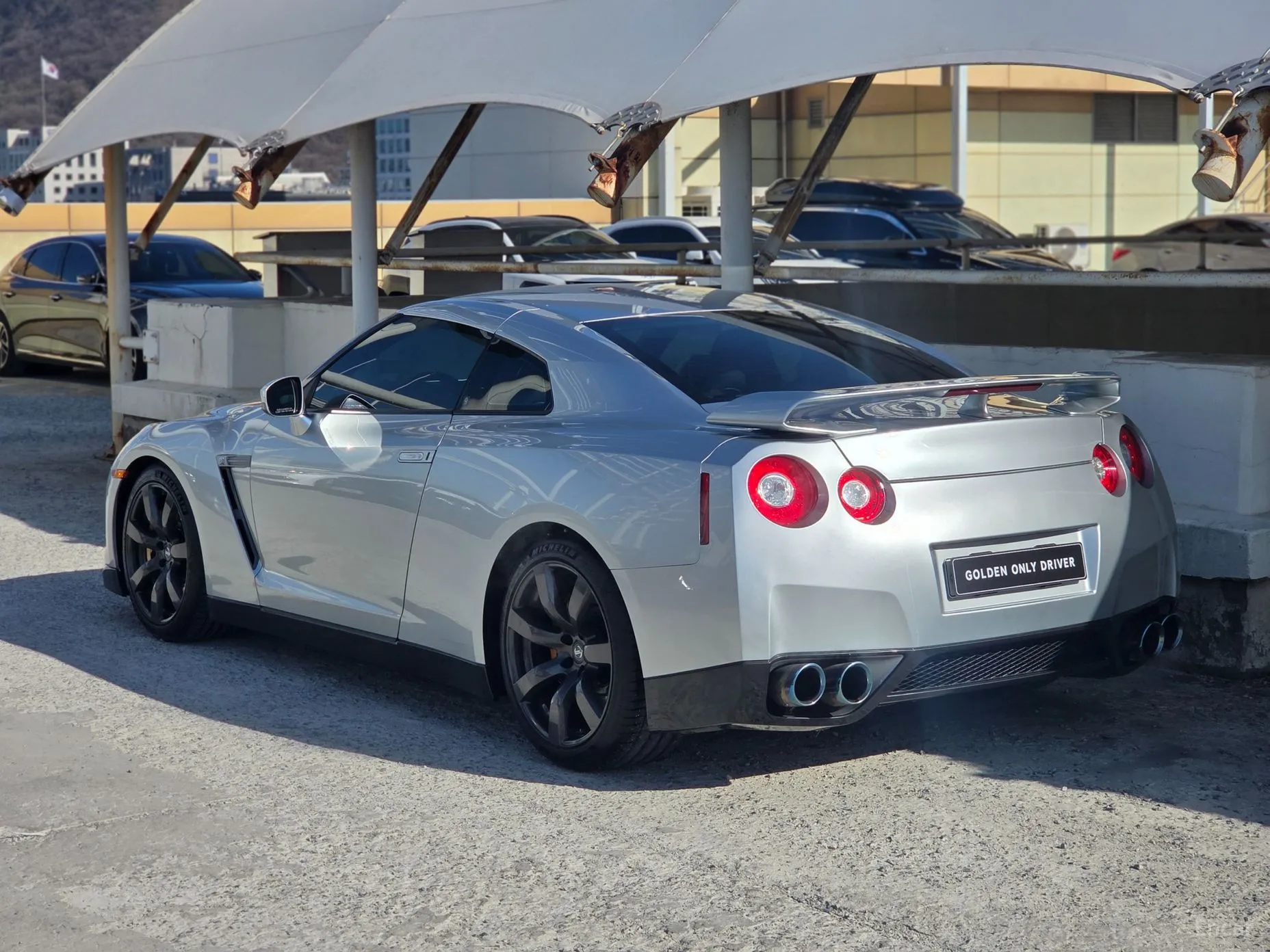 Nissan GT-R превью 4