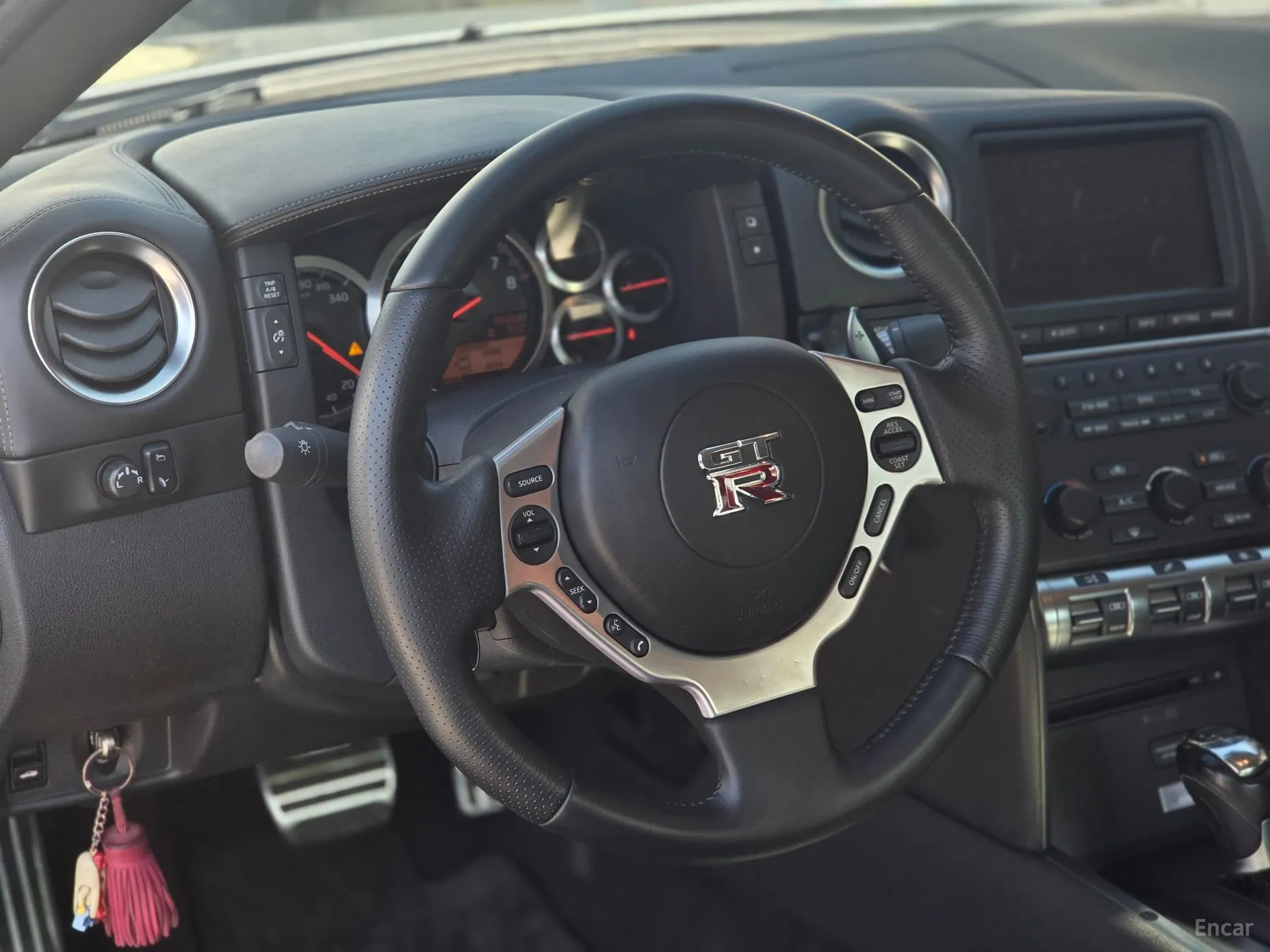 Nissan GT-R превью 7