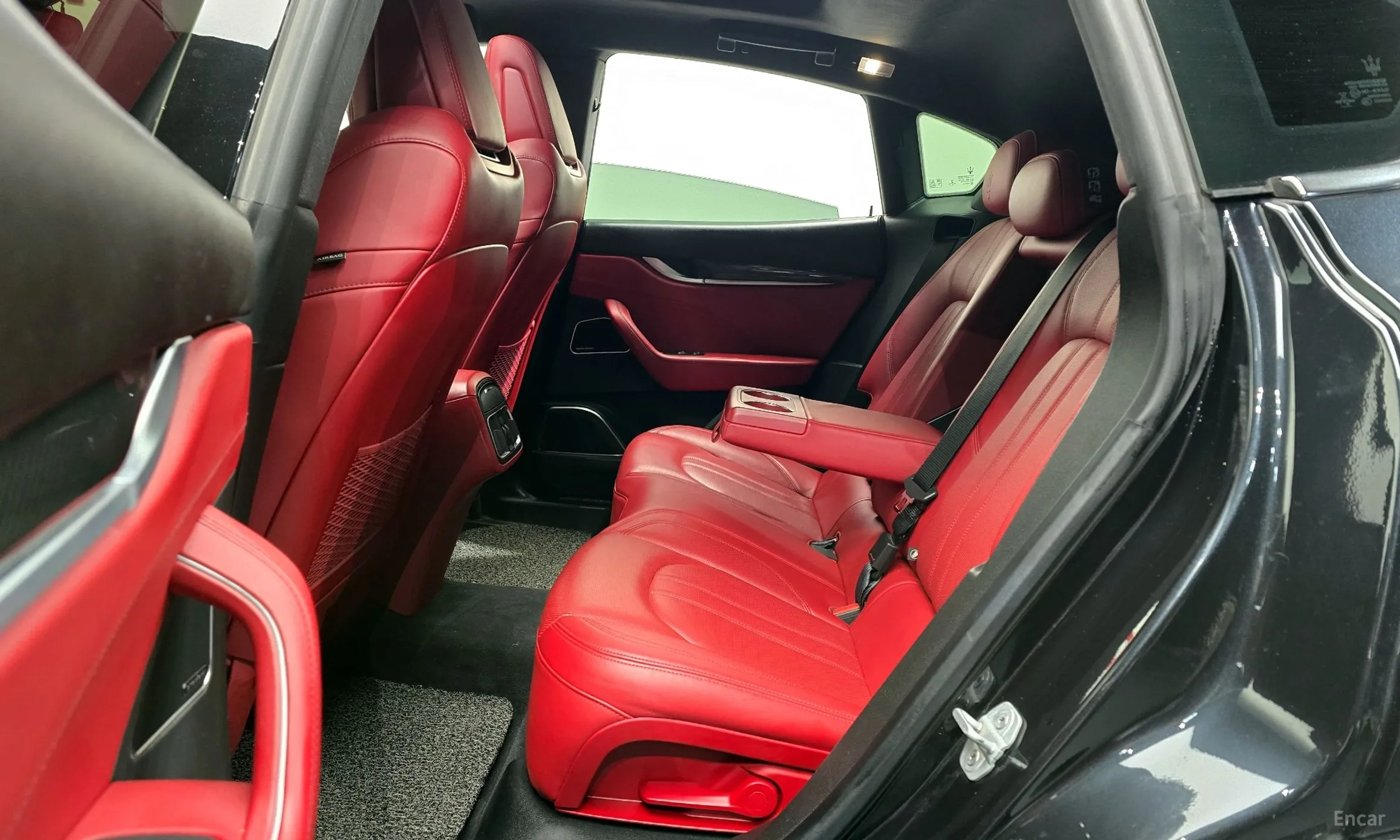 Maserati Levante превью 12