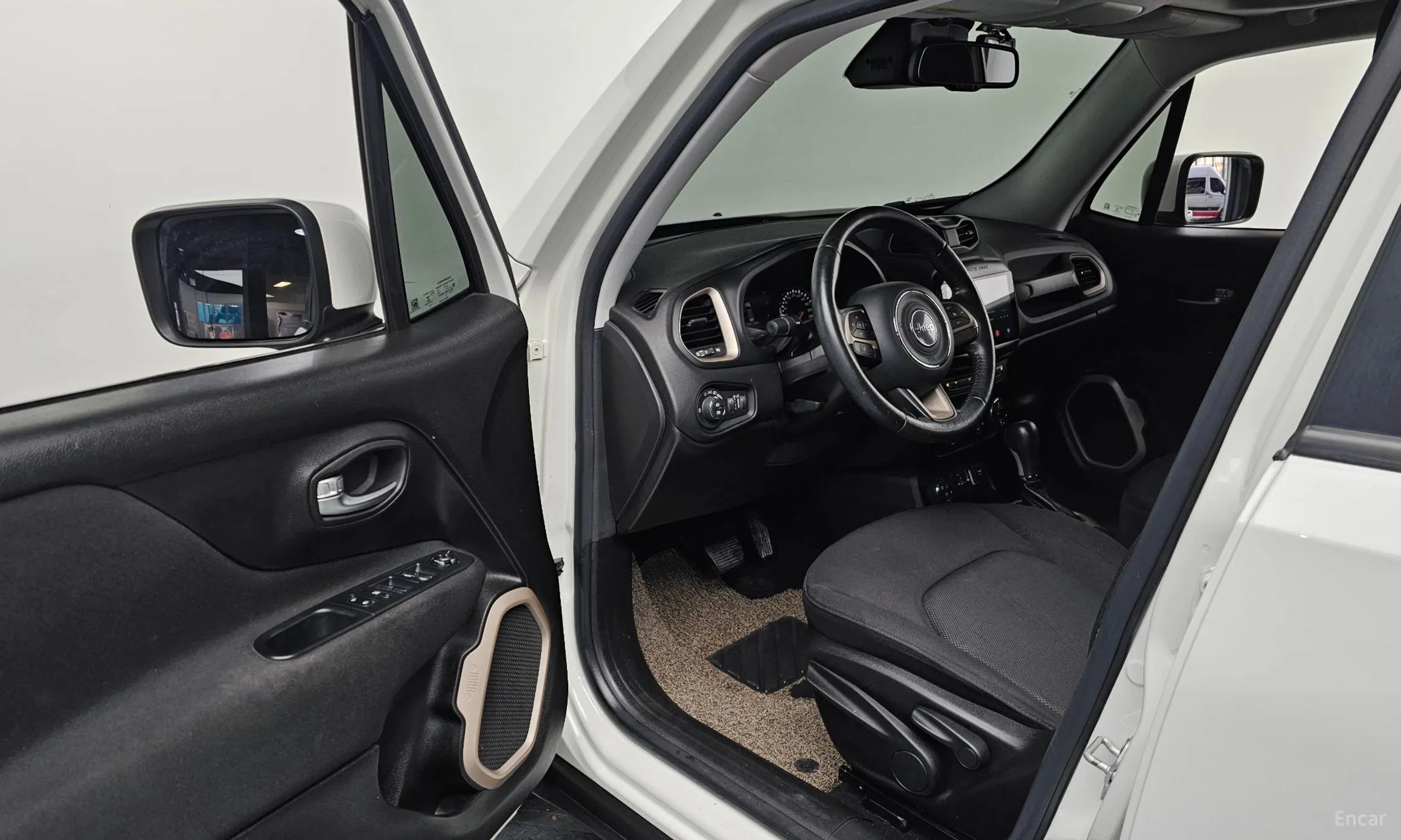Jeep Renegade превью 10