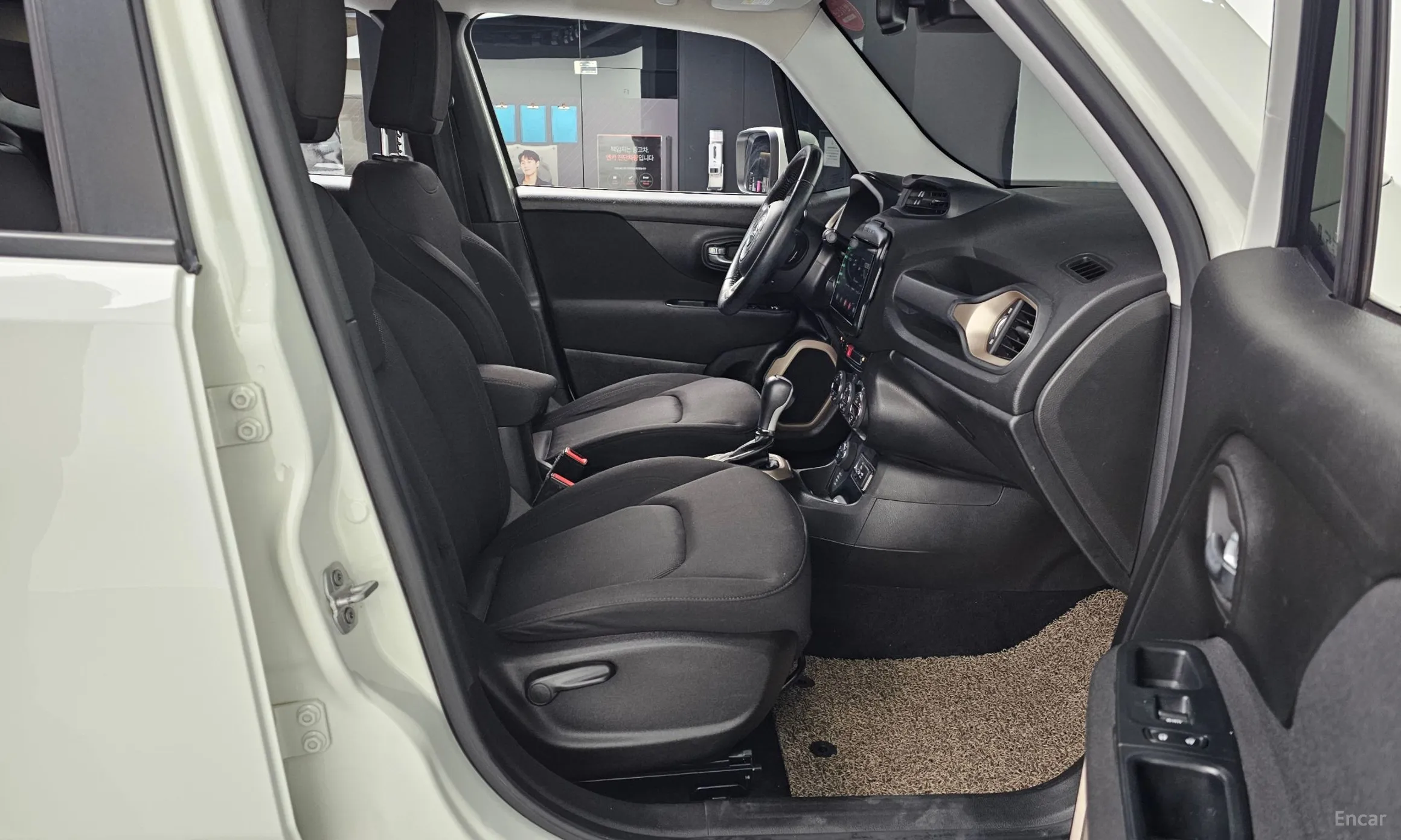 Jeep Renegade превью 11