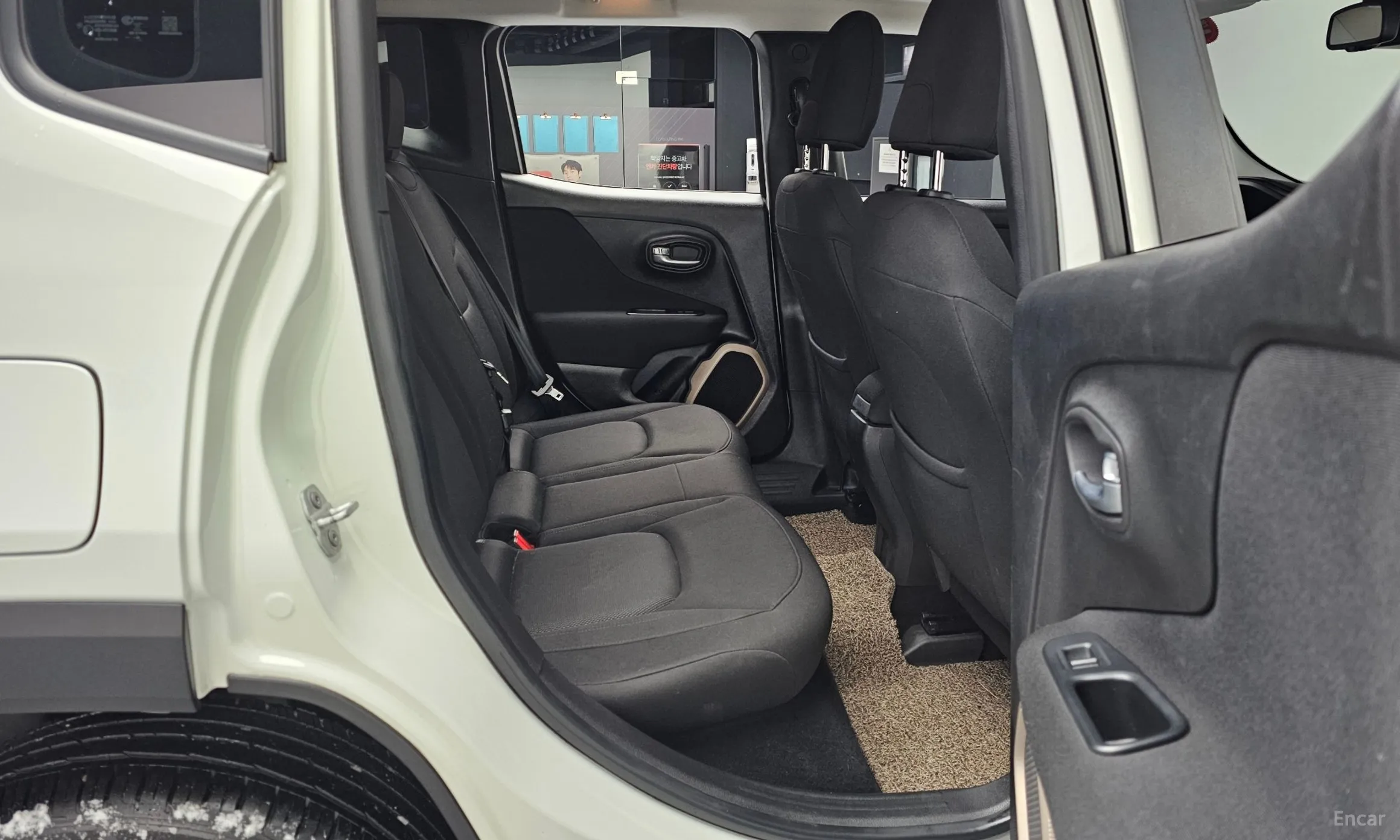 Jeep Renegade превью 12