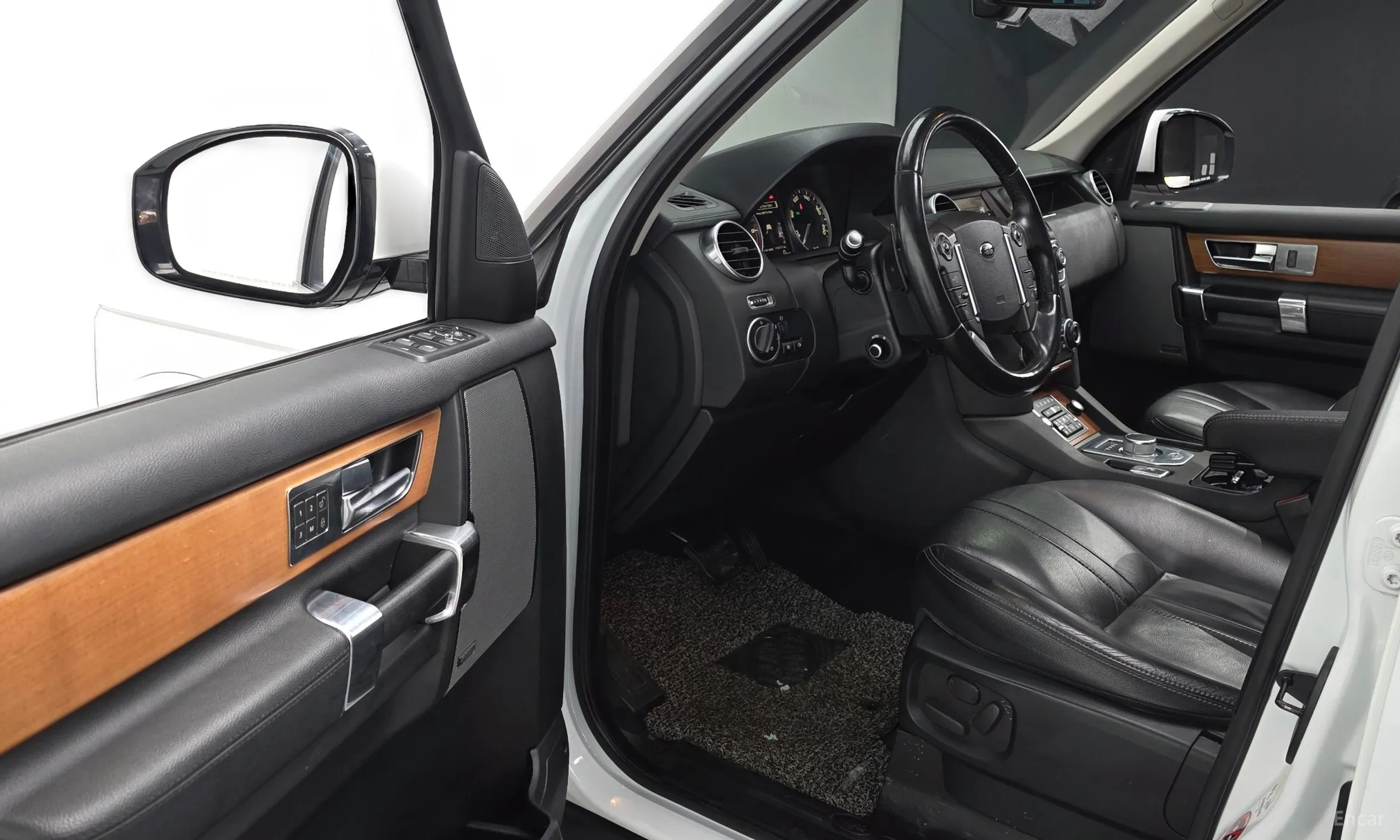 Land Rover Discovery 4 превью 11