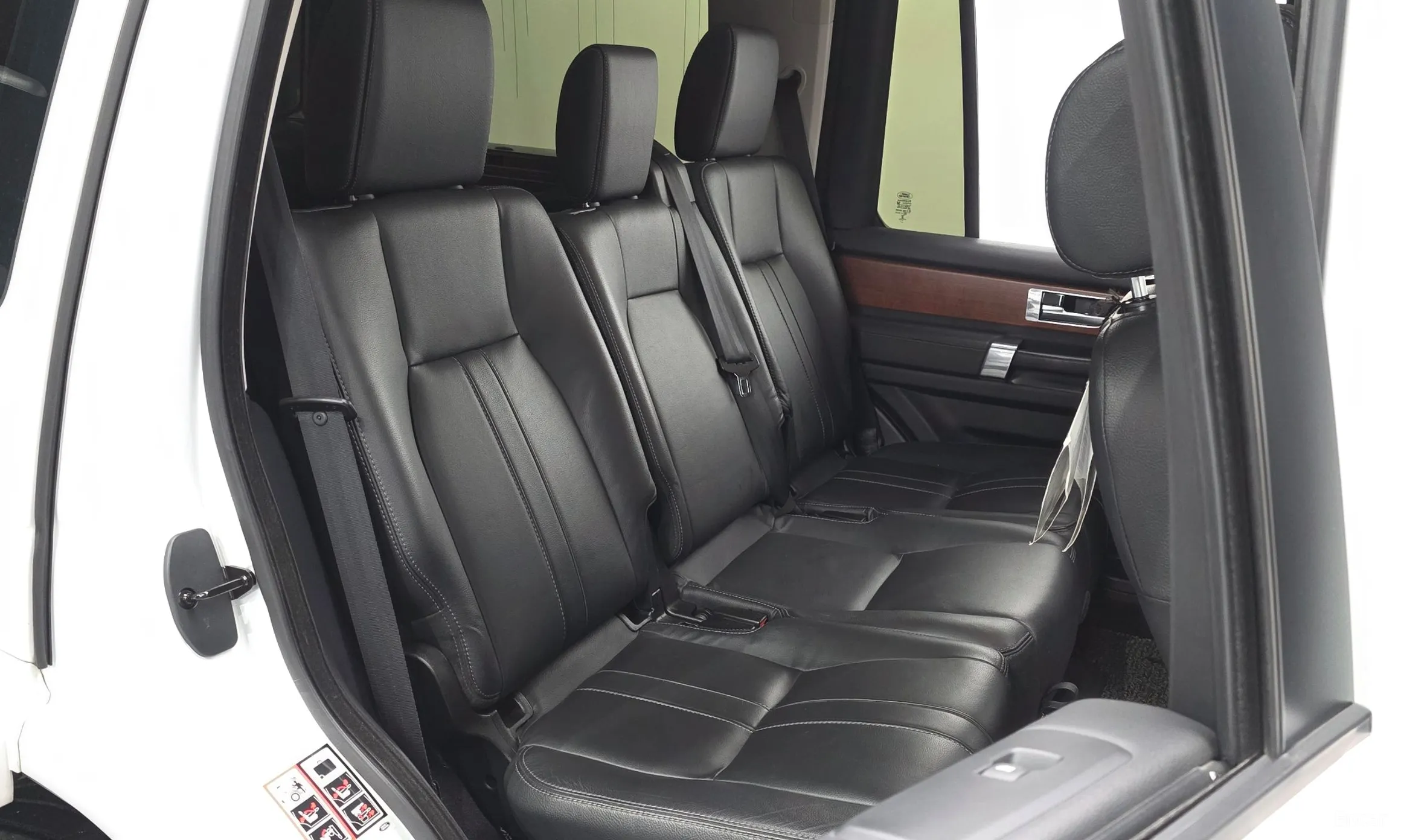 Land Rover Discovery 4 превью 12
