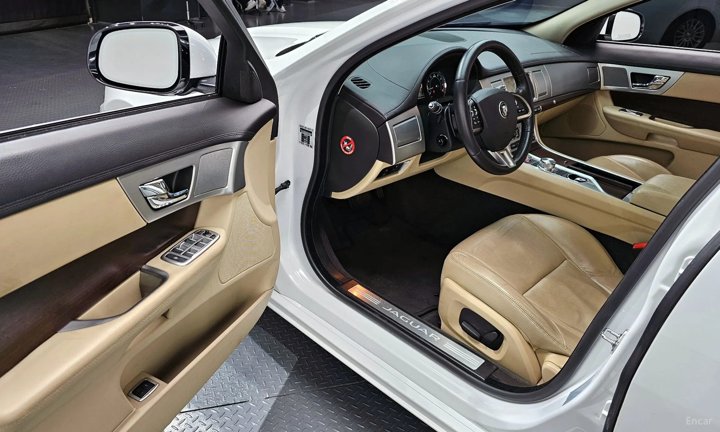 Jaguar New XF превью 11