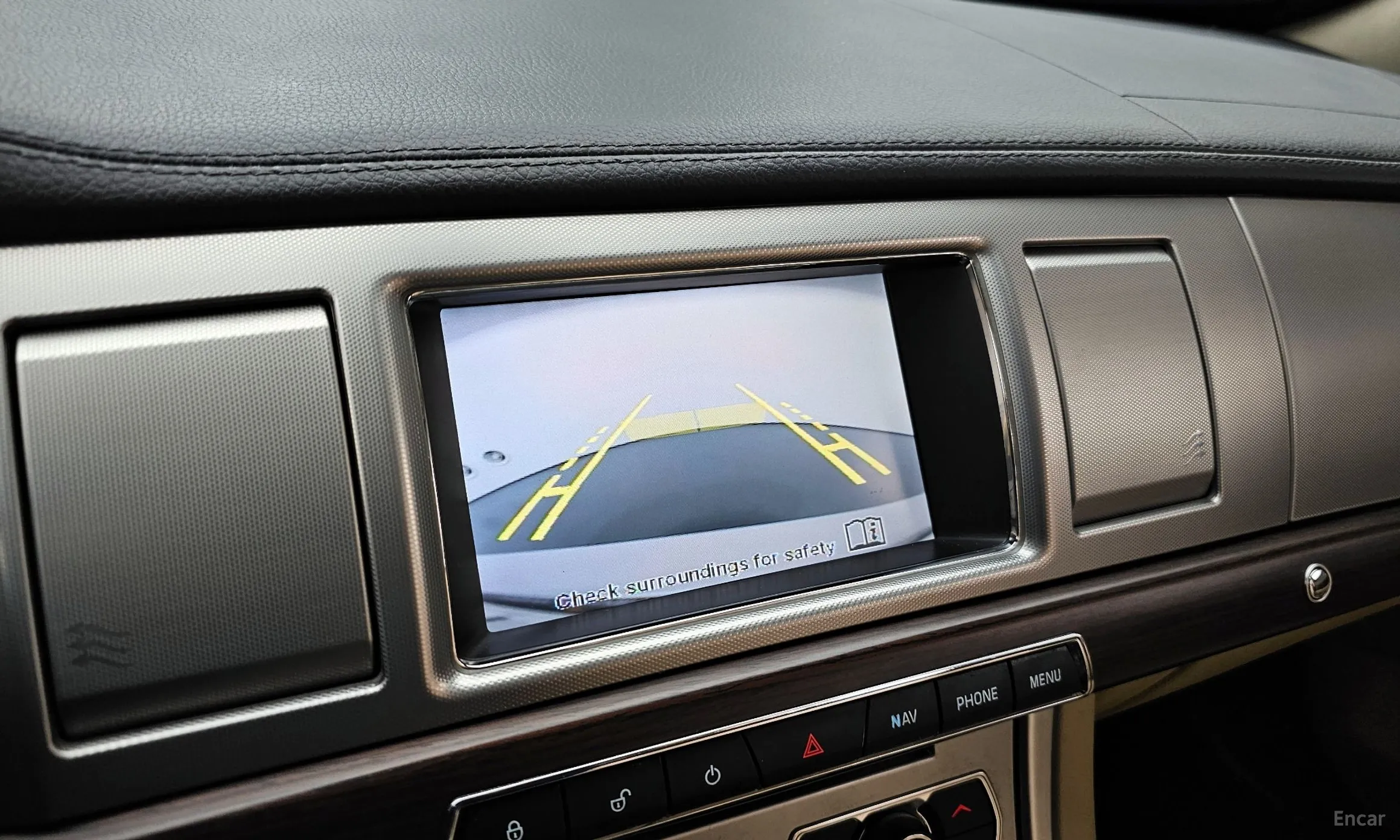 Jaguar New XF превью 14