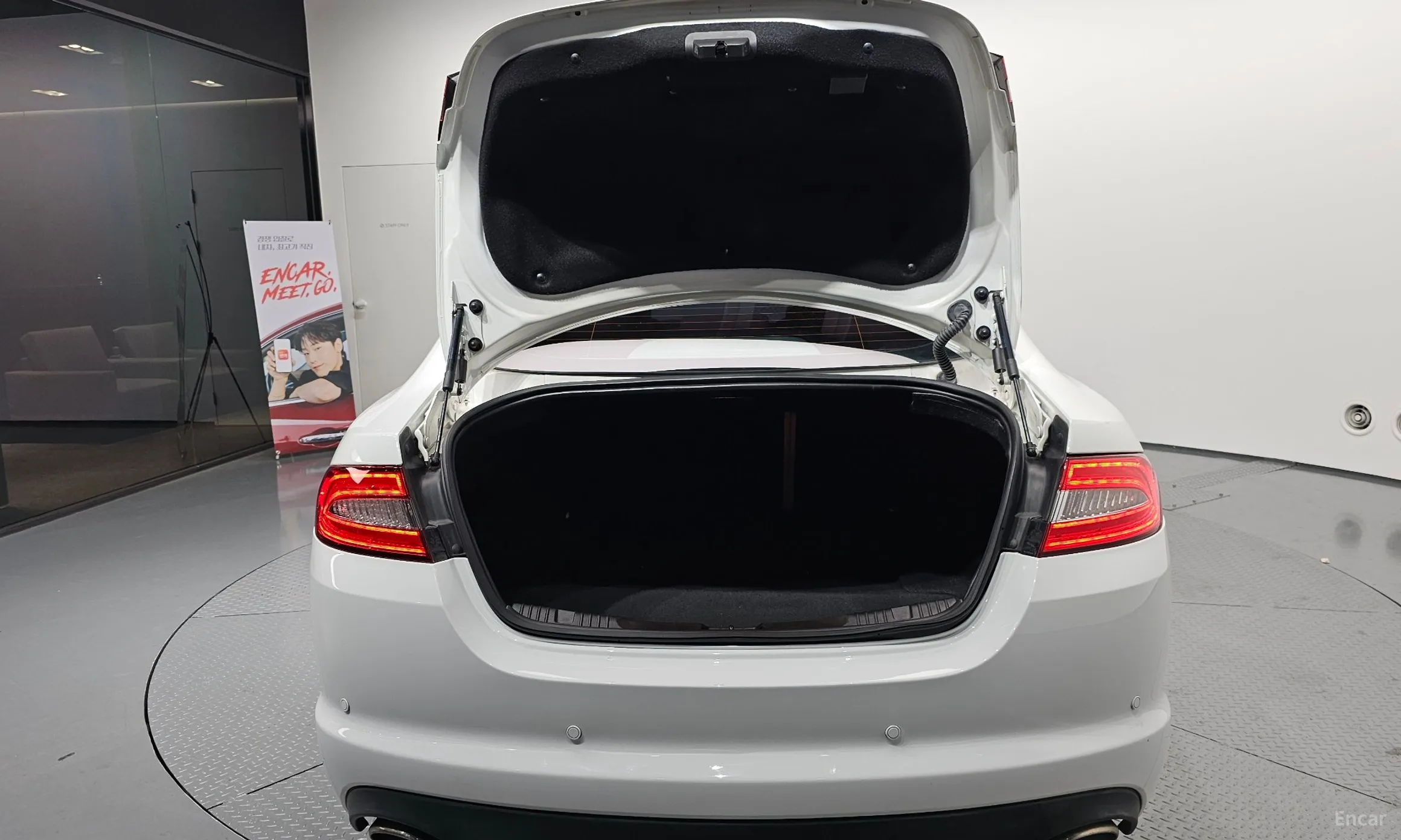 Jaguar New XF превью 20
