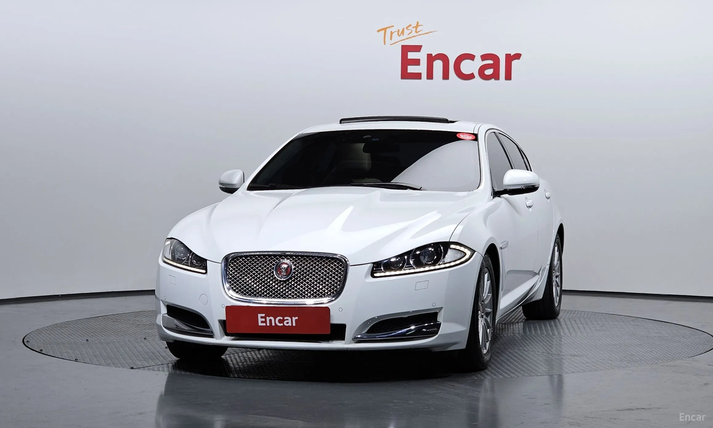 Jaguar New XF превью 3