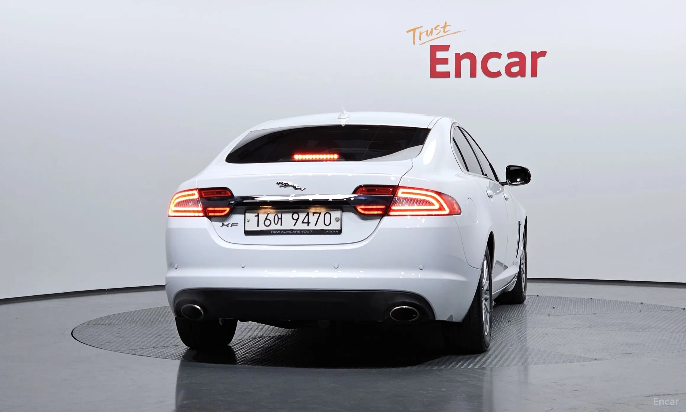 Jaguar New XF превью 4