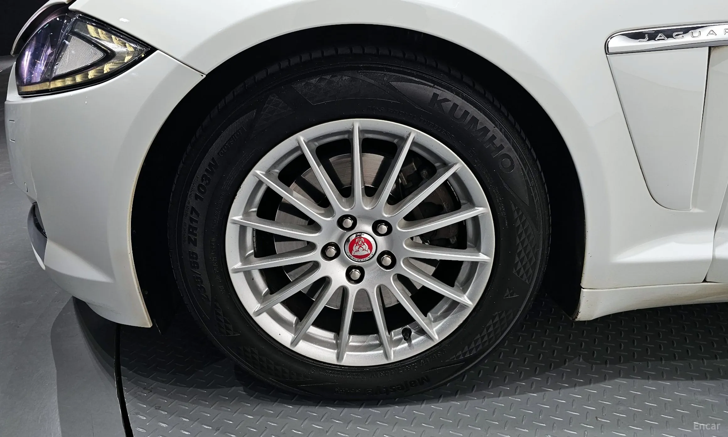 Jaguar New XF превью 5