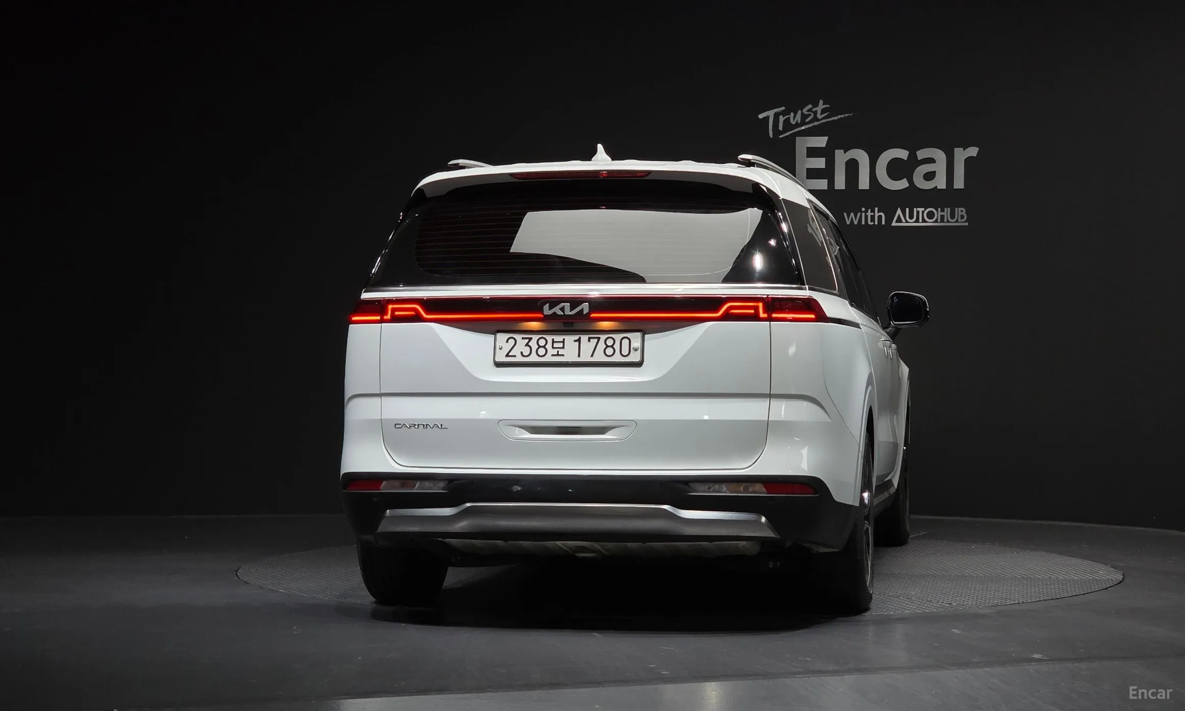 Kia Carnival Gen 4 превью 4