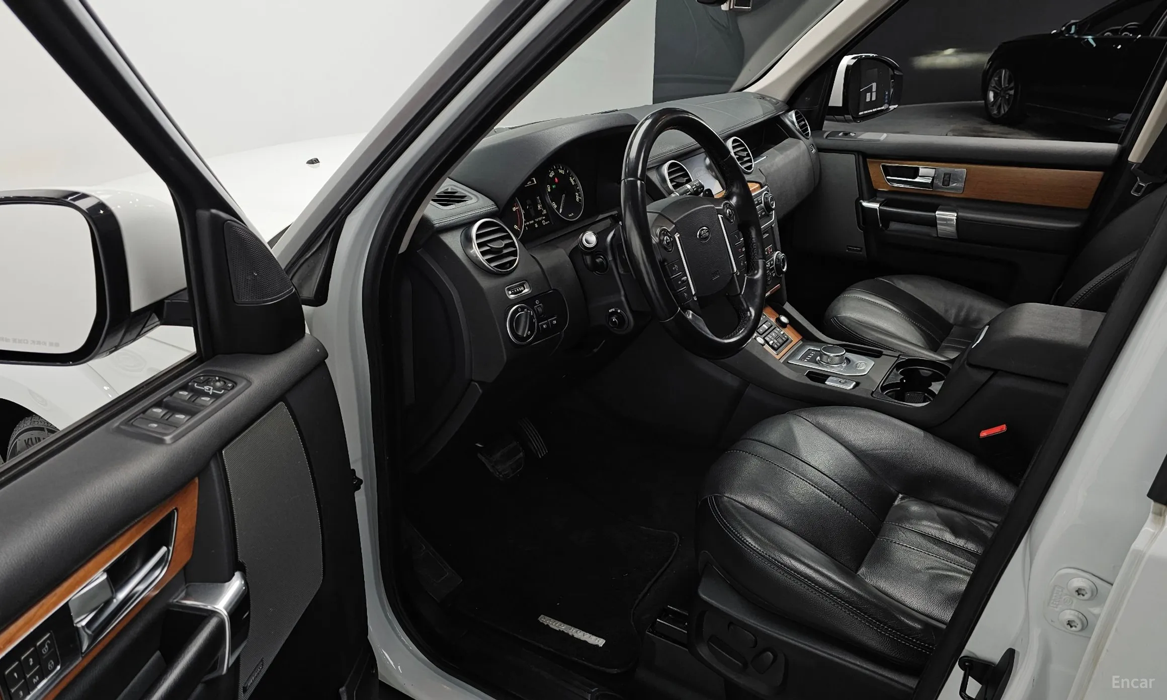 Land Rover Discovery 4 превью 11