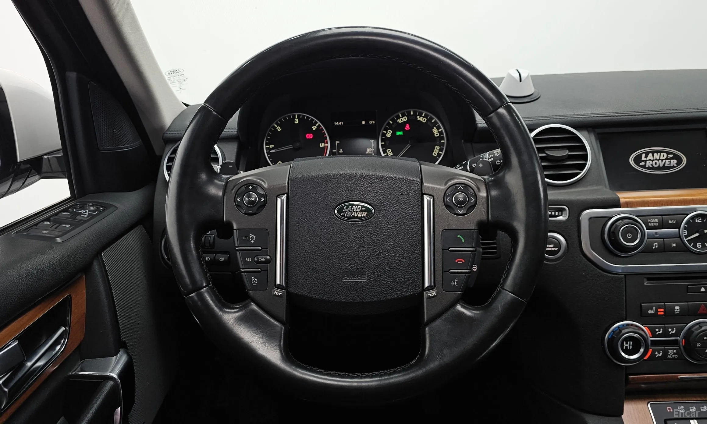 Land Rover Discovery 4 превью 13