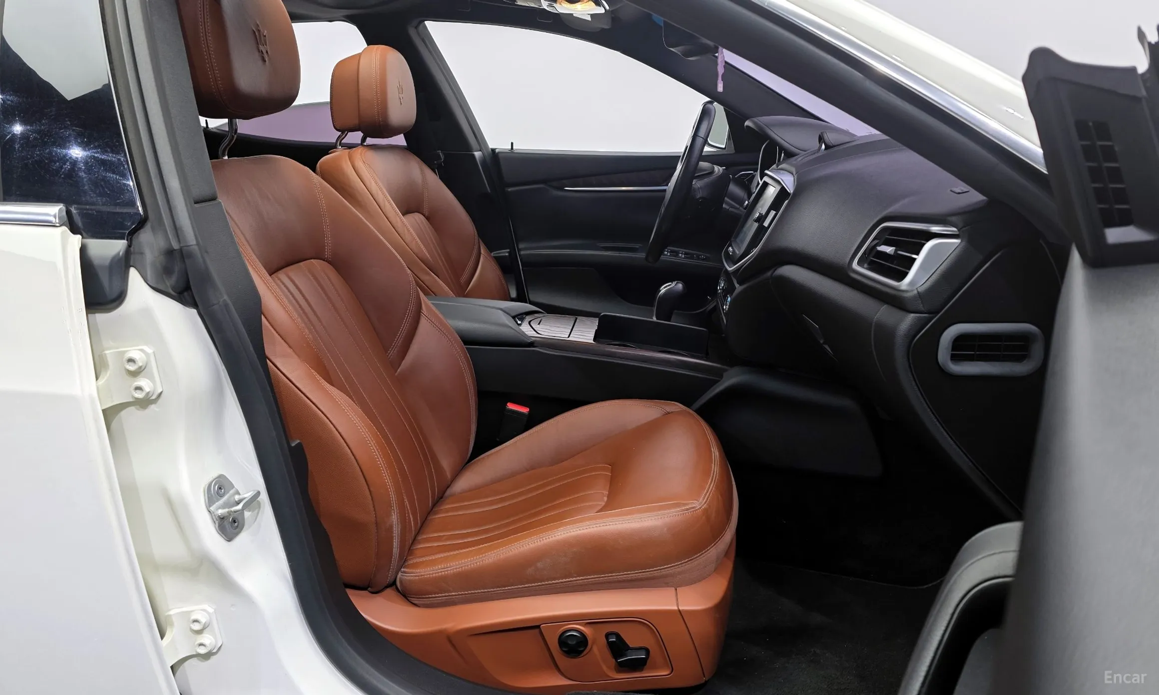 Maserati Ghibli превью 11