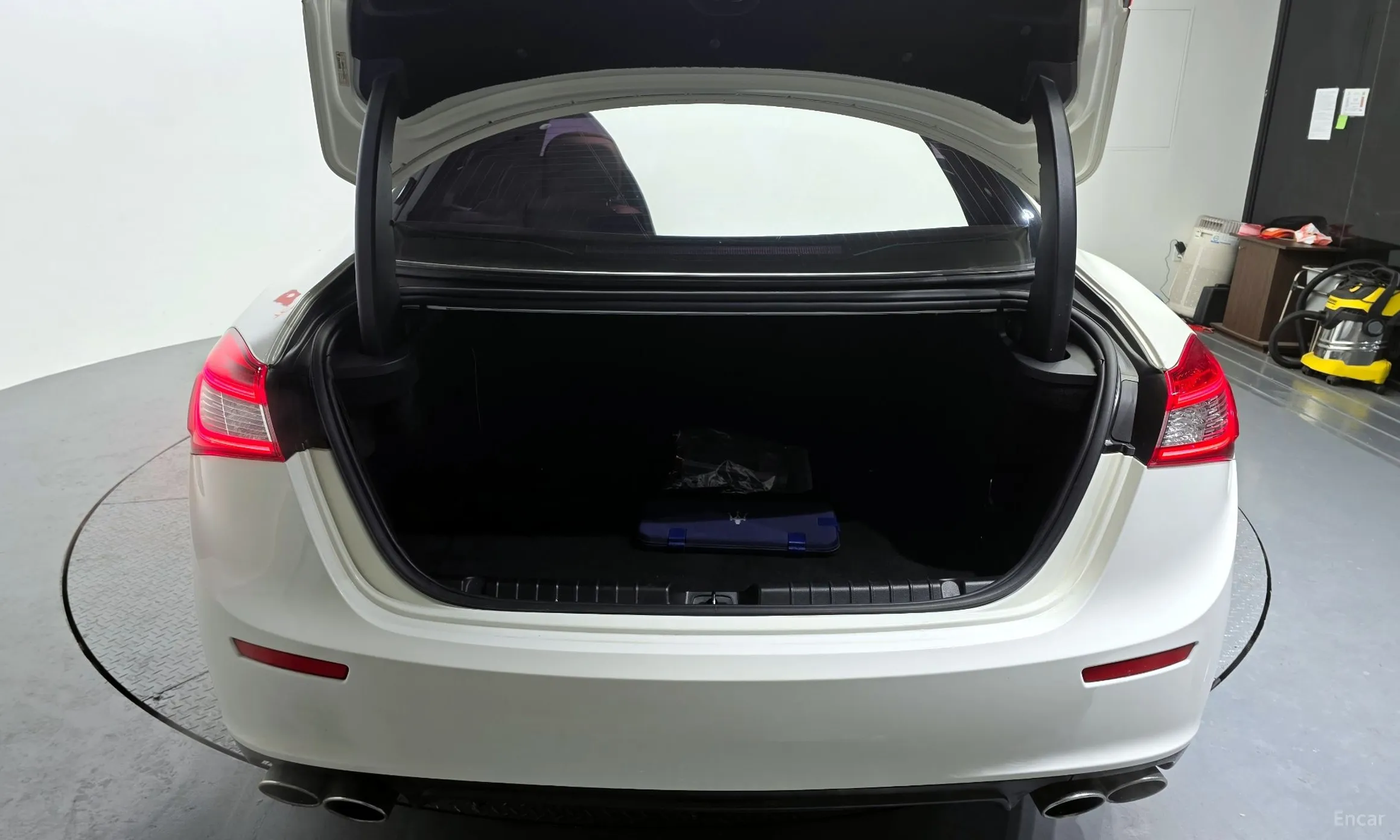 Maserati Ghibli превью 20