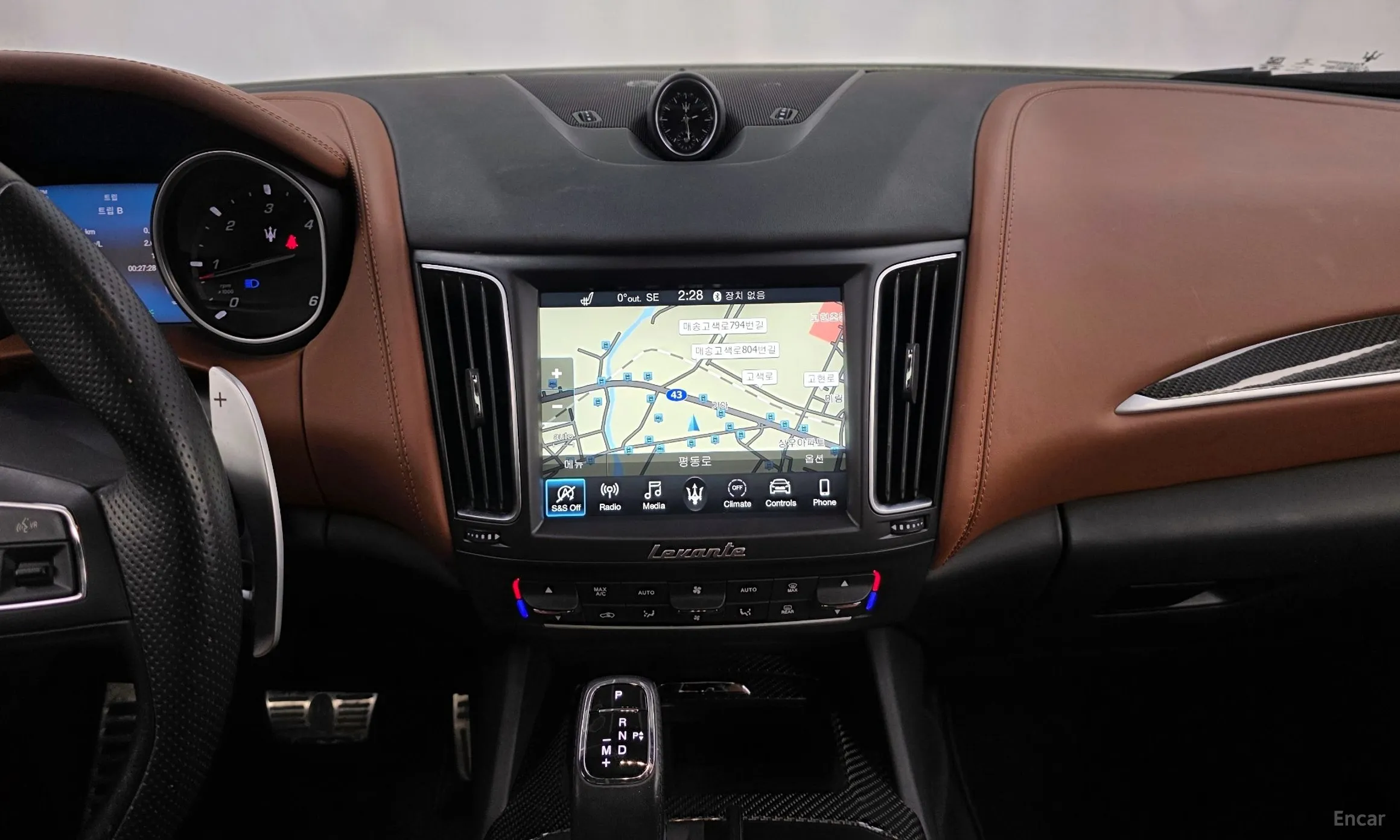 Maserati Levante превью 14