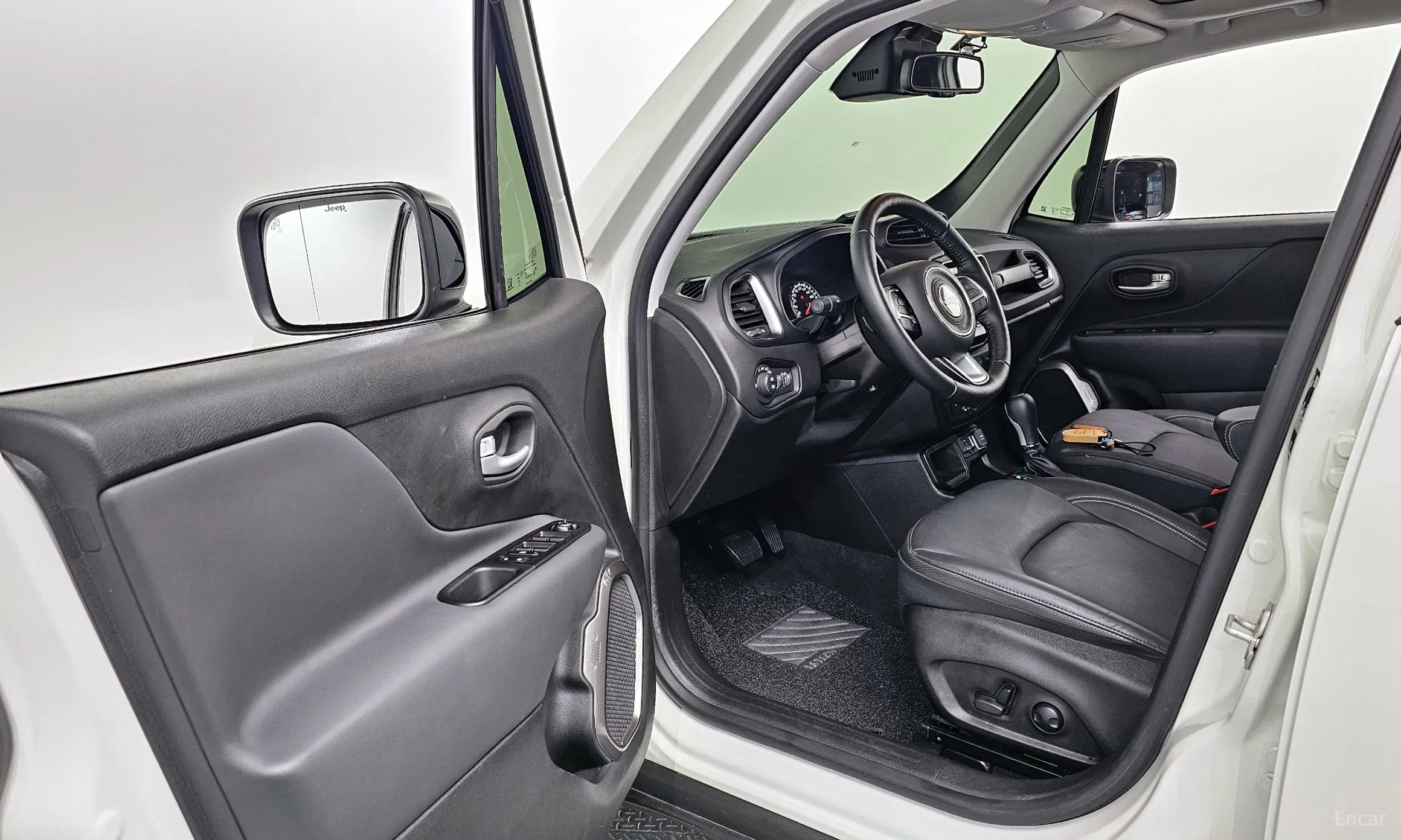 Jeep Renegade превью 10