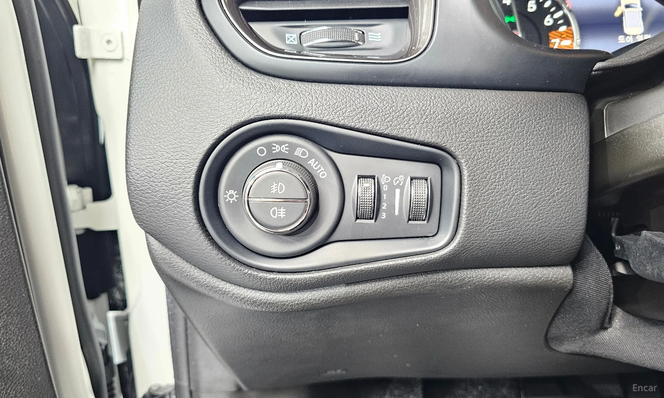 Jeep Renegade превью 15