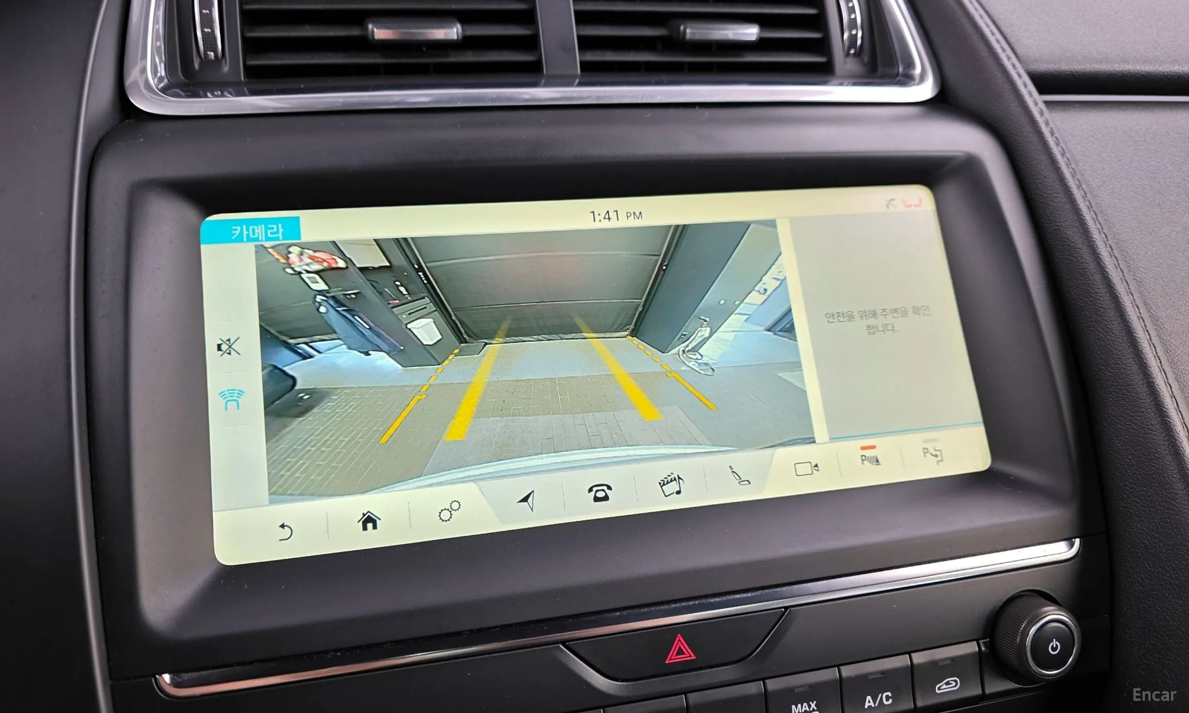Jaguar E-PACE превью 15