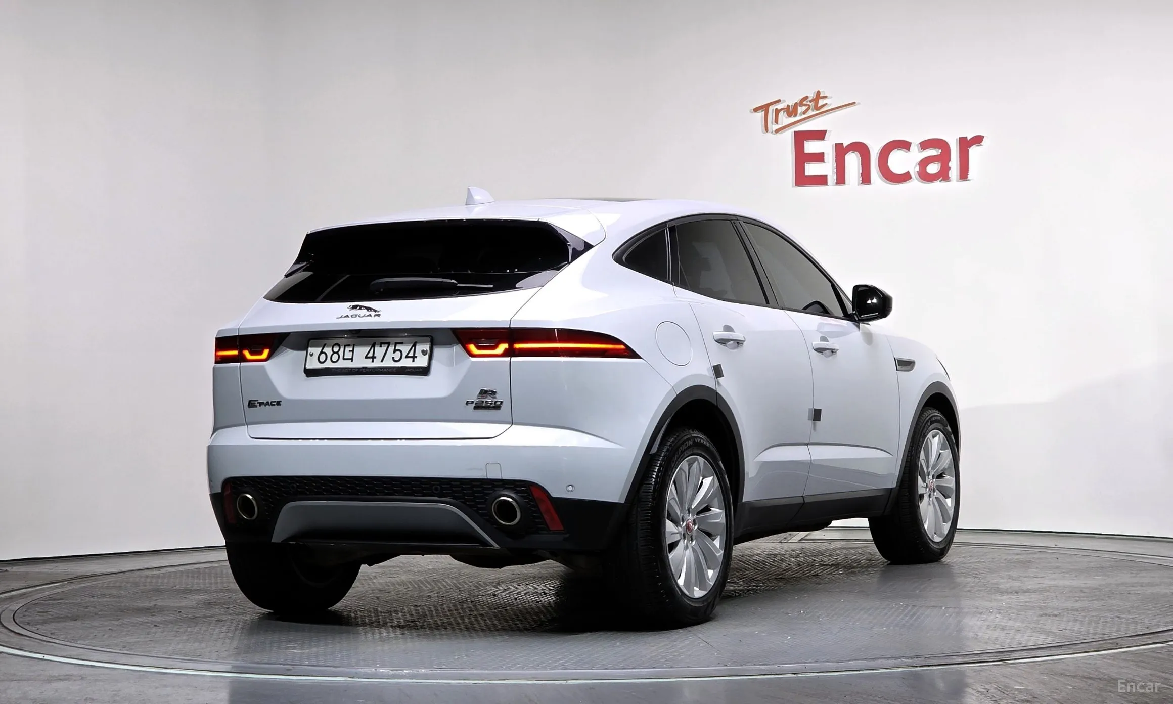 Jaguar E-PACE превью 2