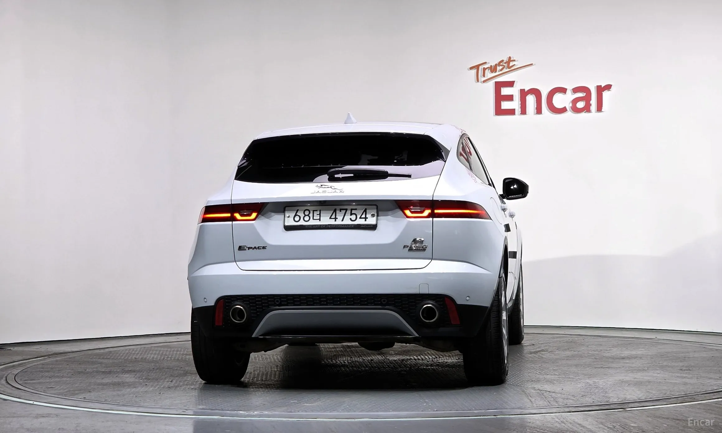 Jaguar E-PACE превью 4