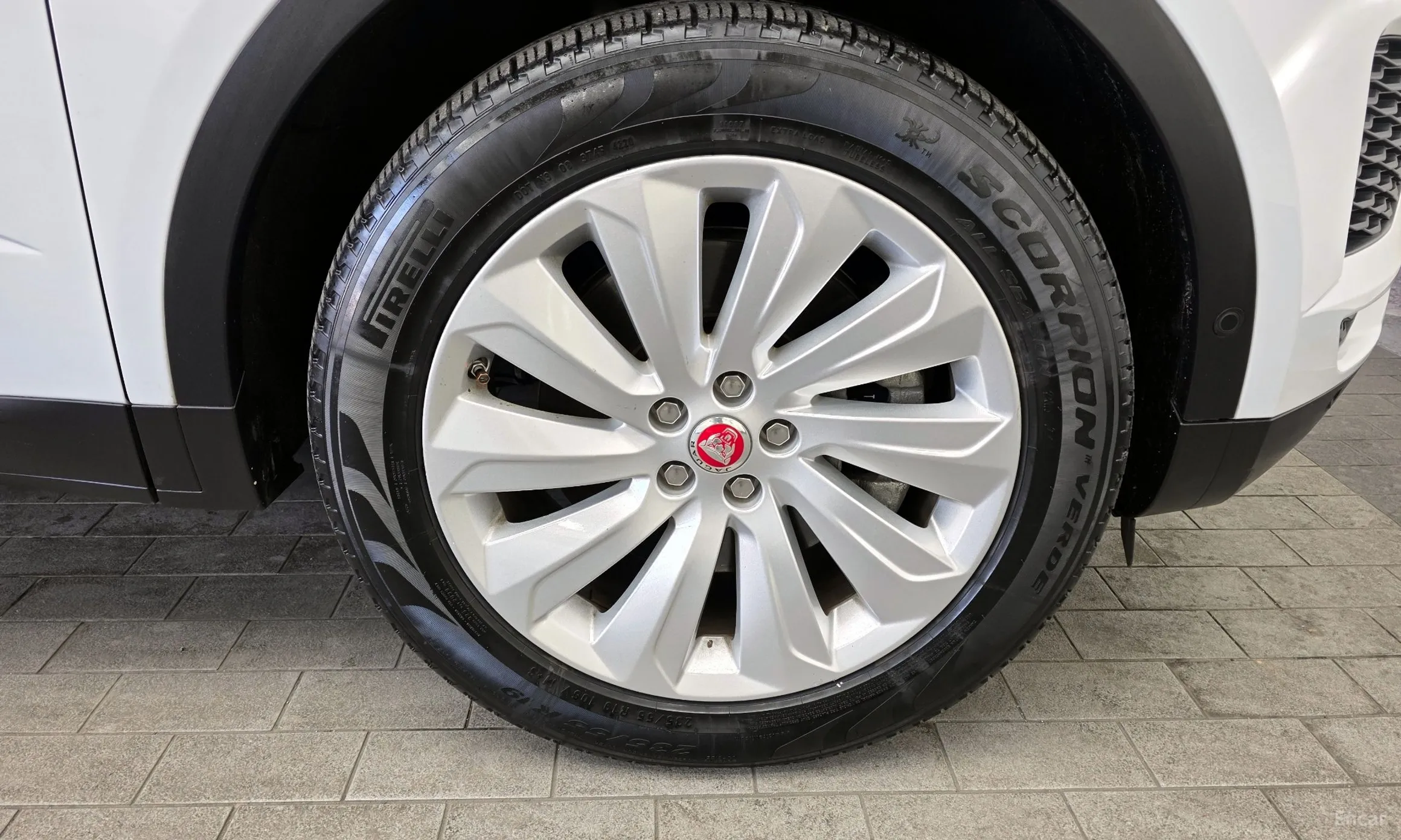 Jaguar E-PACE превью 5