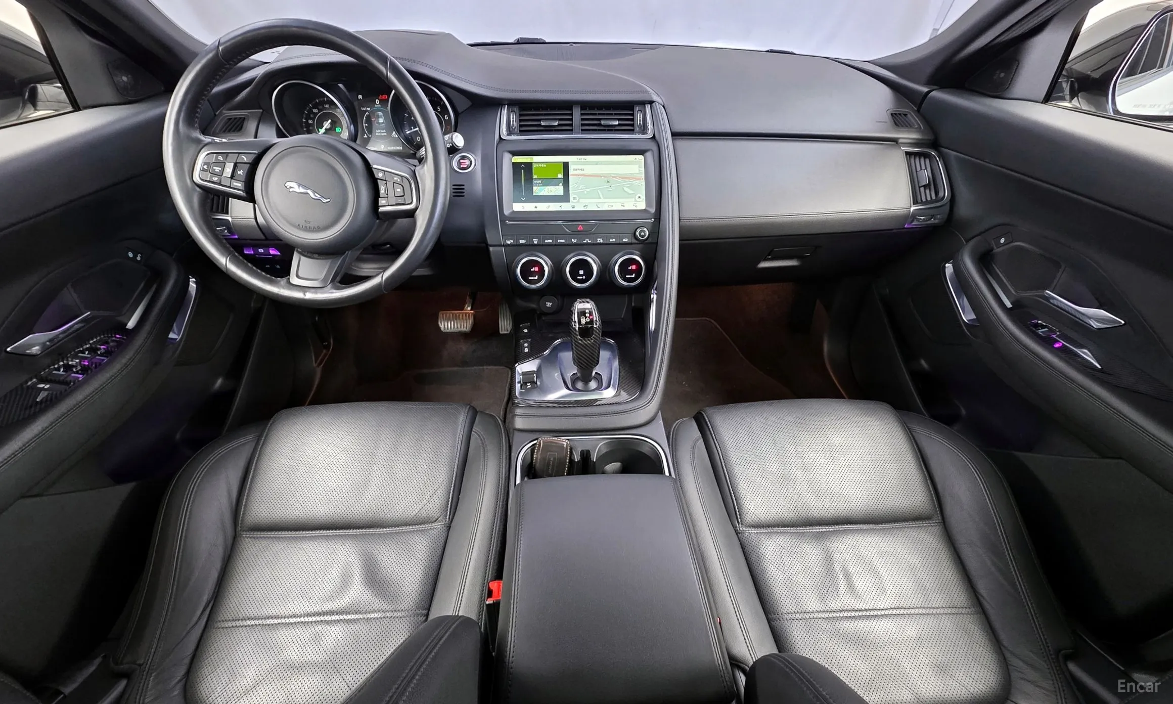 Jaguar E-PACE превью 7