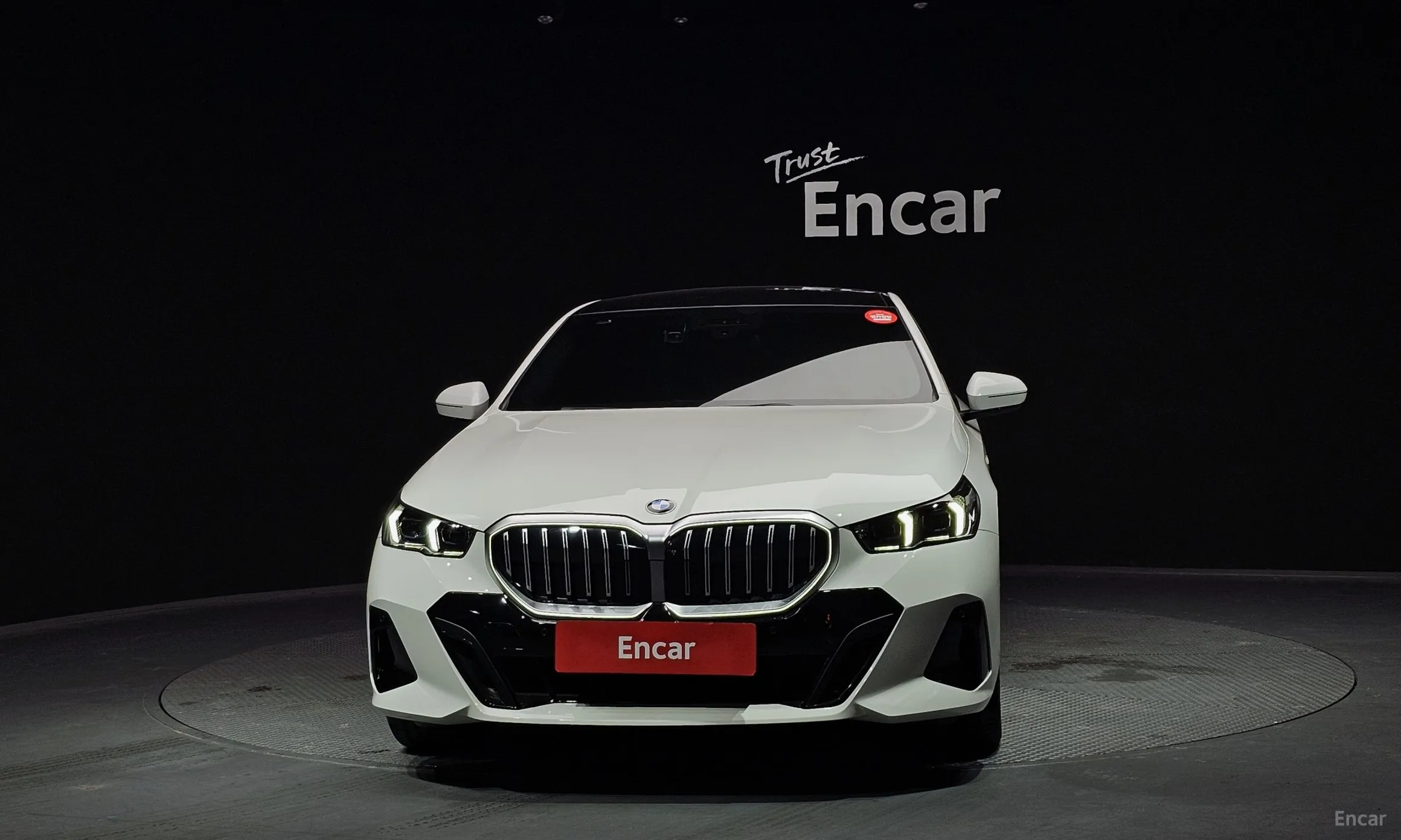 BMW 5 Series (G60) превью 3