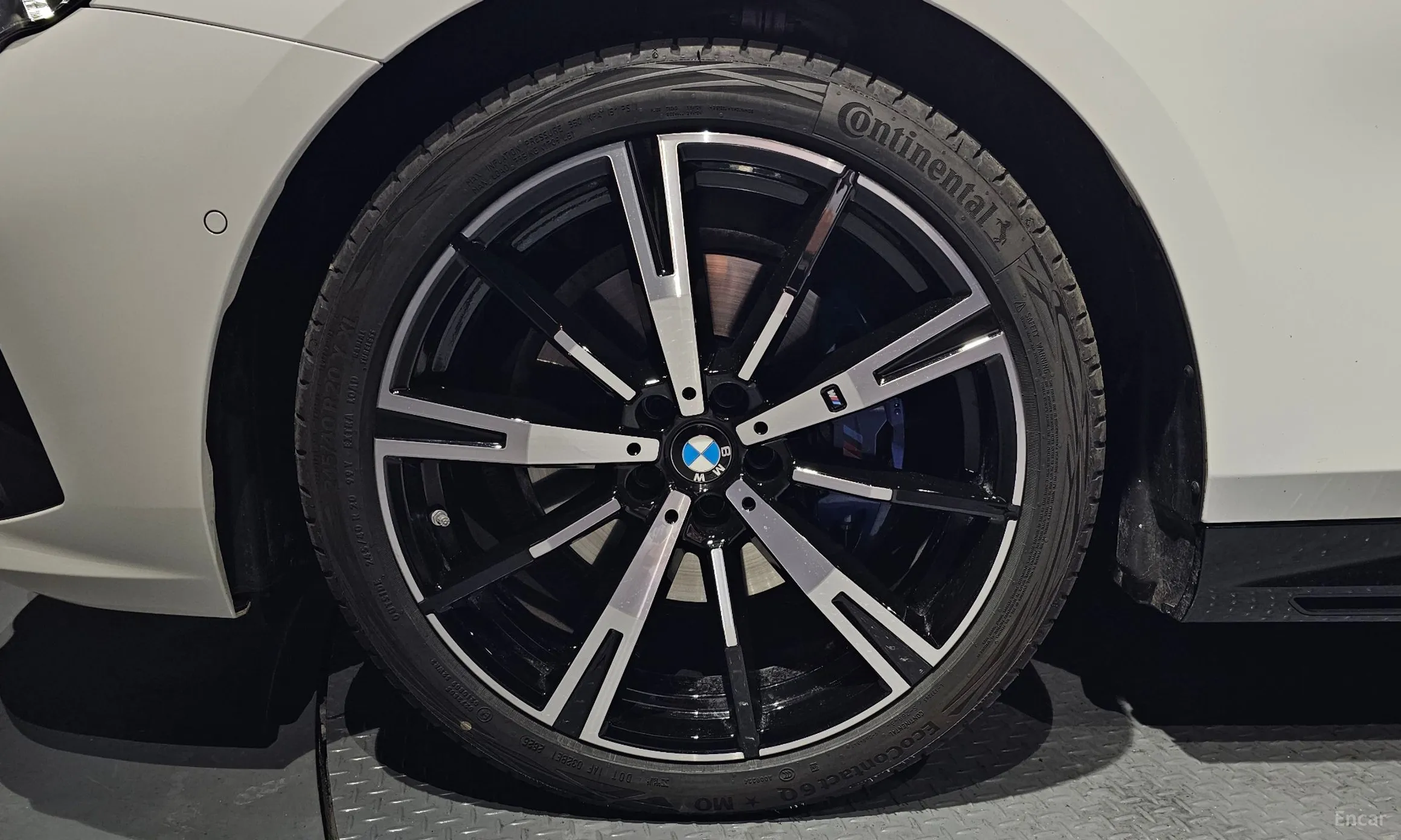 BMW 5 Series (G60) превью 5
