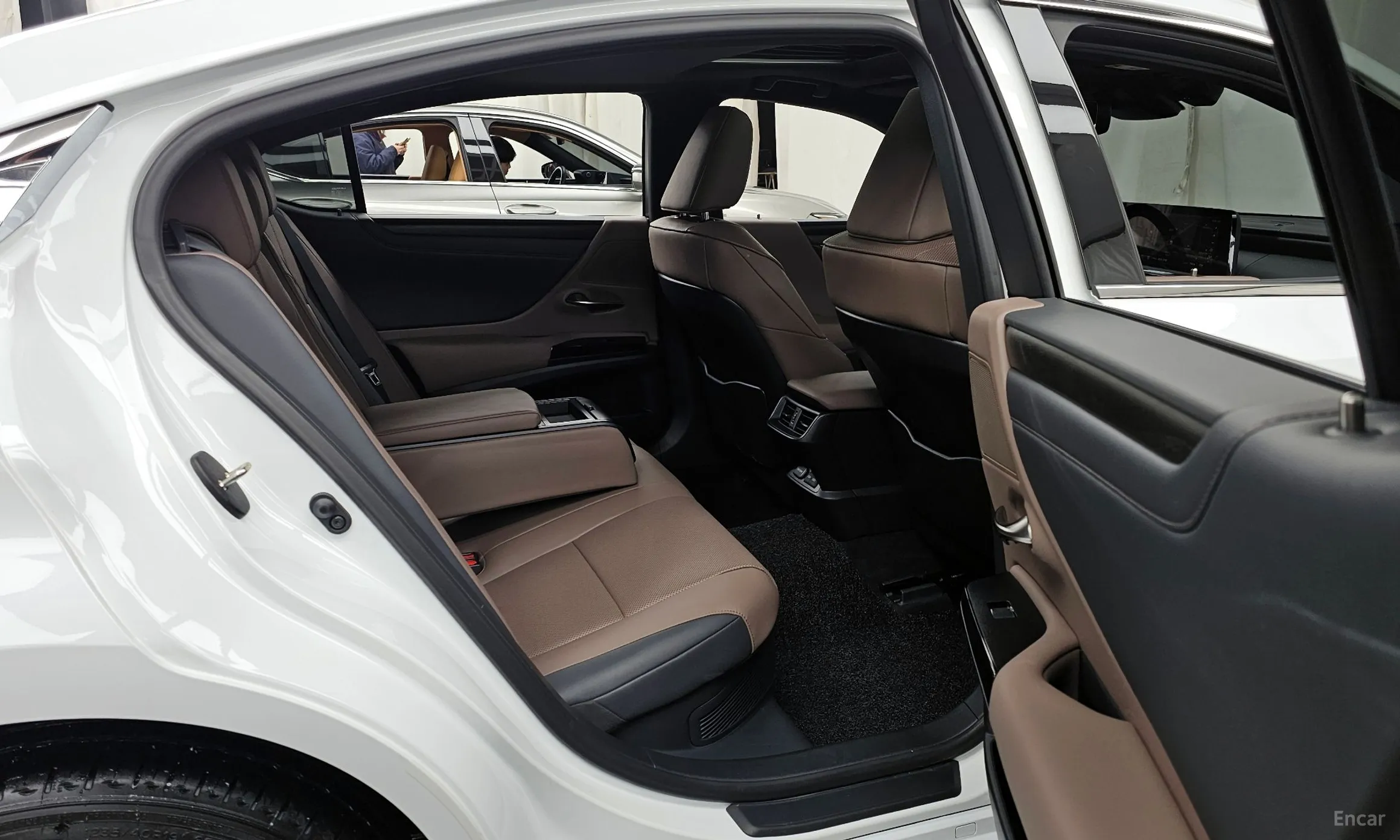 Lexus ES300h 7th Generation превью 12
