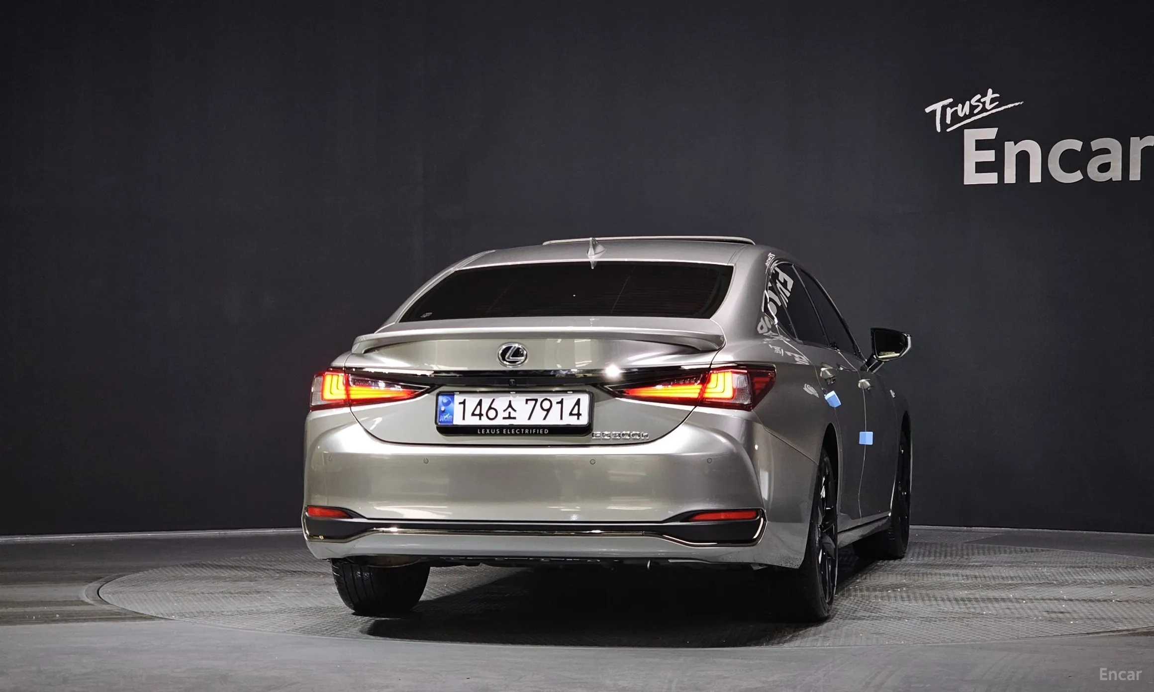 Lexus ES300h 7th Generation превью 4